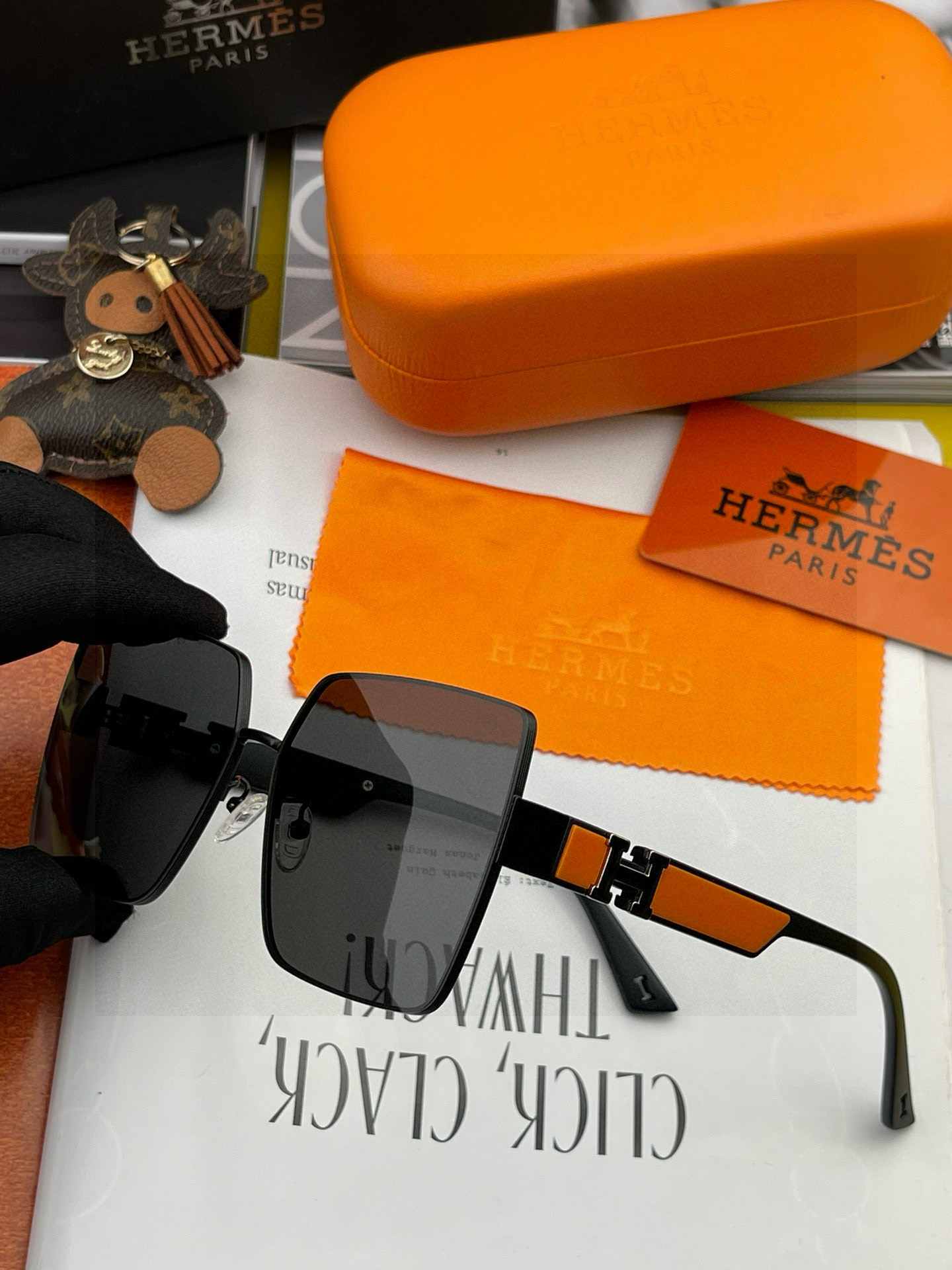 【尼龙偏光系列】爱马仕 经典的方框设计，不挑脸型，无论搭配大衣还是连衣裙都非常显气质尼龙偏光镜片预防紫外