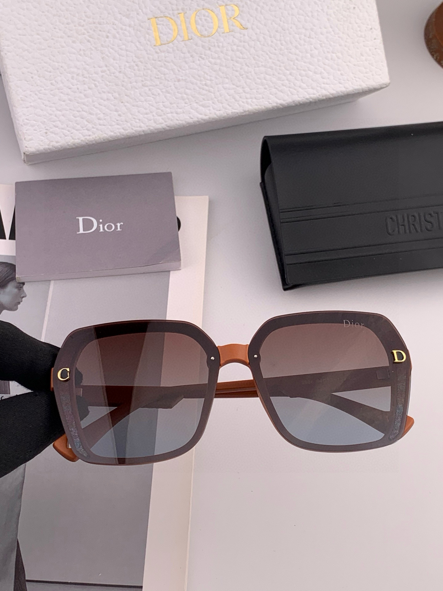 【DIOR-迪奥】开春新款 潮流爆款 时尚方框偏光太阳镜 高品质 佩戴舒适 网红潮款墨镜 型号：CD69