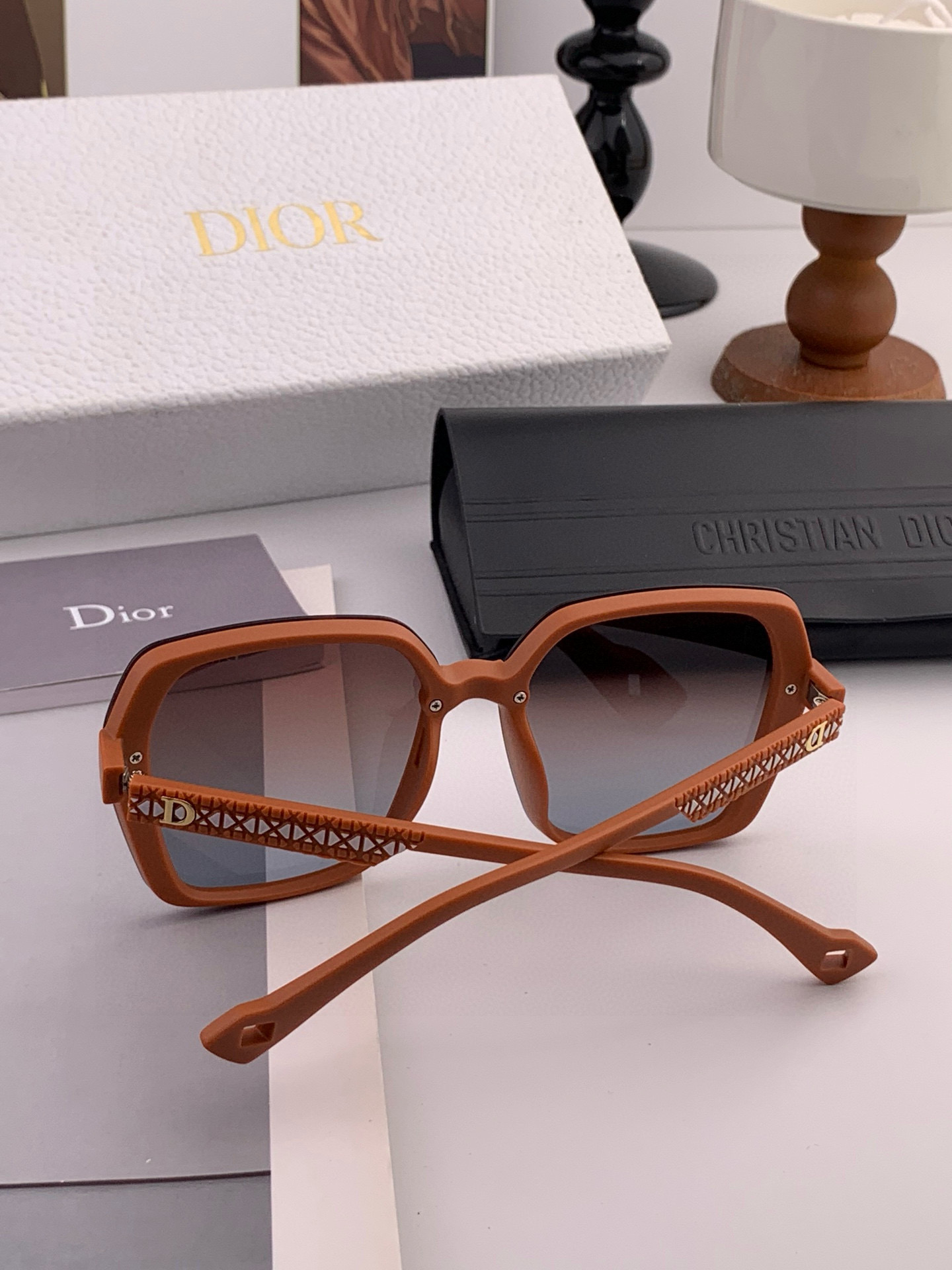 【DIOR-迪奥】开春新款 潮流爆款 时尚方框偏光太阳镜 高品质 佩戴舒适 网红潮款墨镜 型号：CD69