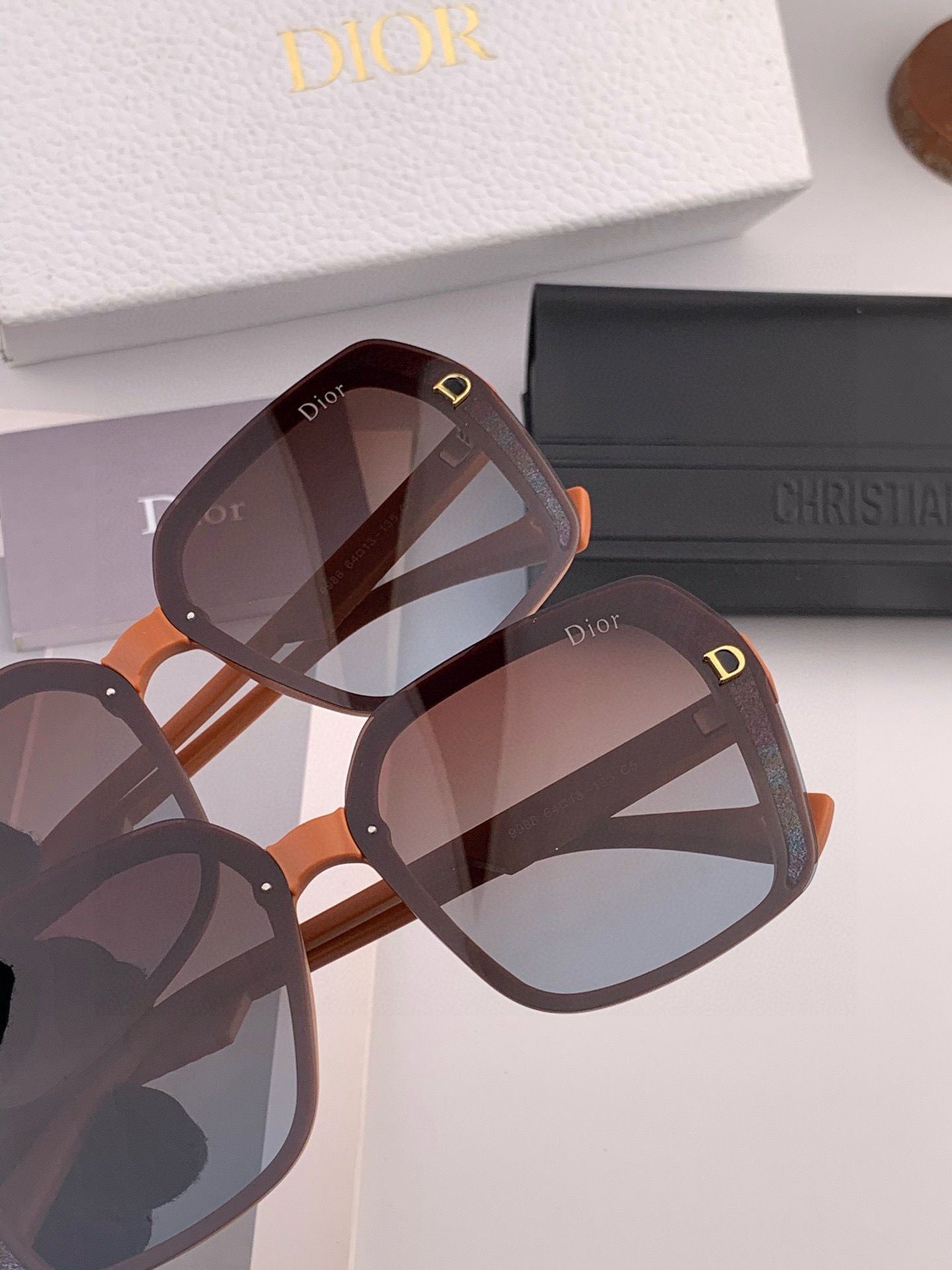 【DIOR-迪奥】开春新款 潮流爆款 时尚方框偏光太阳镜 高品质 佩戴舒适 网红潮款墨镜 型号：CD69