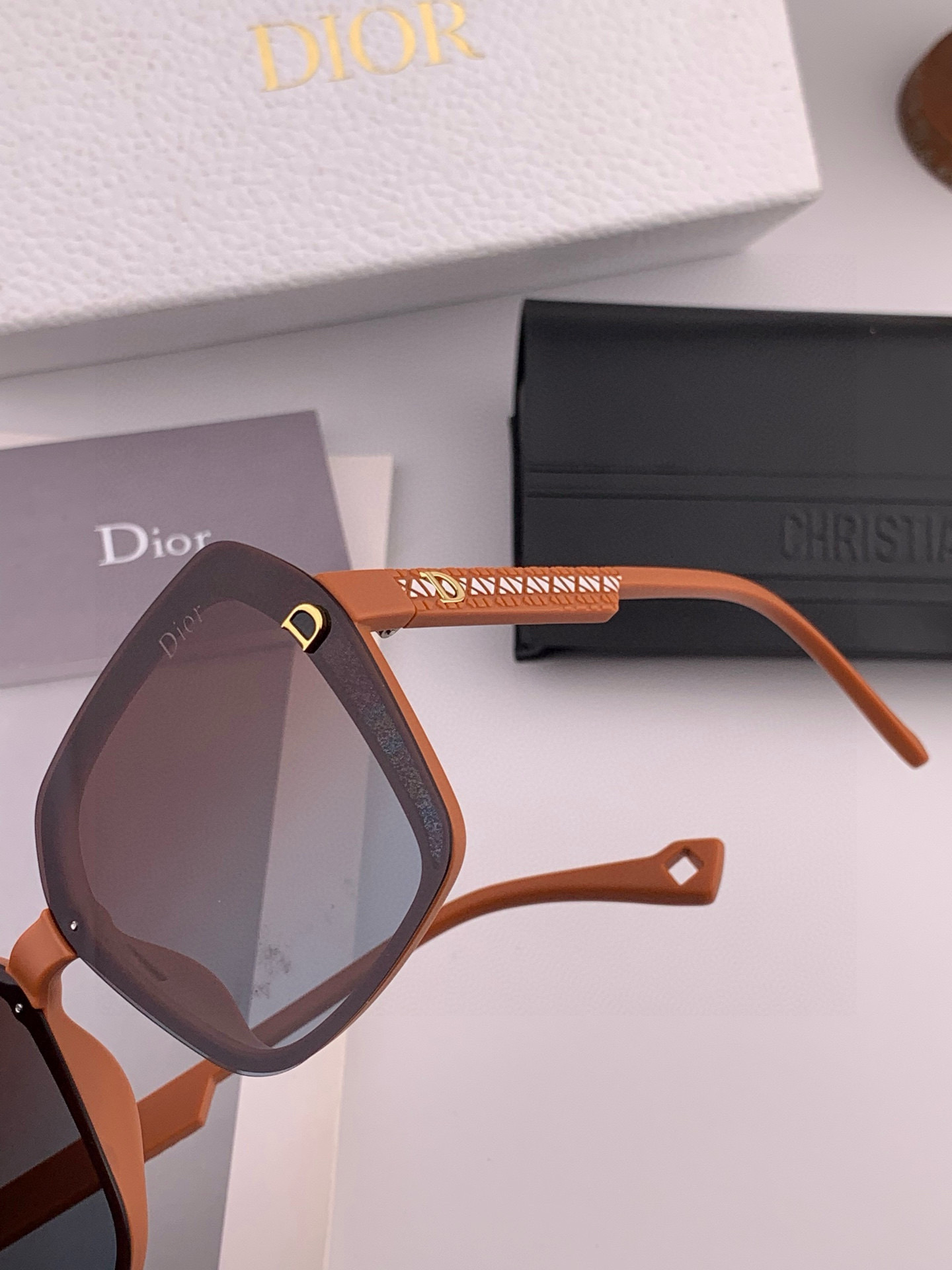 【DIOR-迪奥】开春新款 潮流爆款 时尚方框偏光太阳镜 高品质 佩戴舒适 网红潮款墨镜 型号：CD69