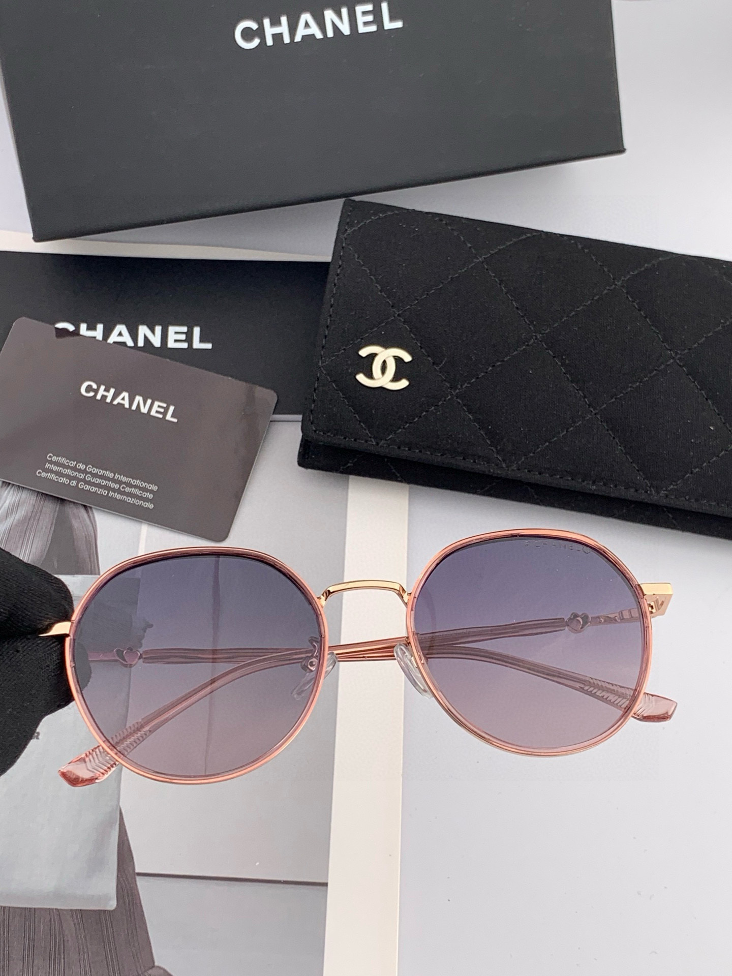 香奈儿 2025开春新款太阳镜 各路网红纷纷带起气场满分‼️ 俏皮甜美.上脸效果更佳.金属质感超好 型号