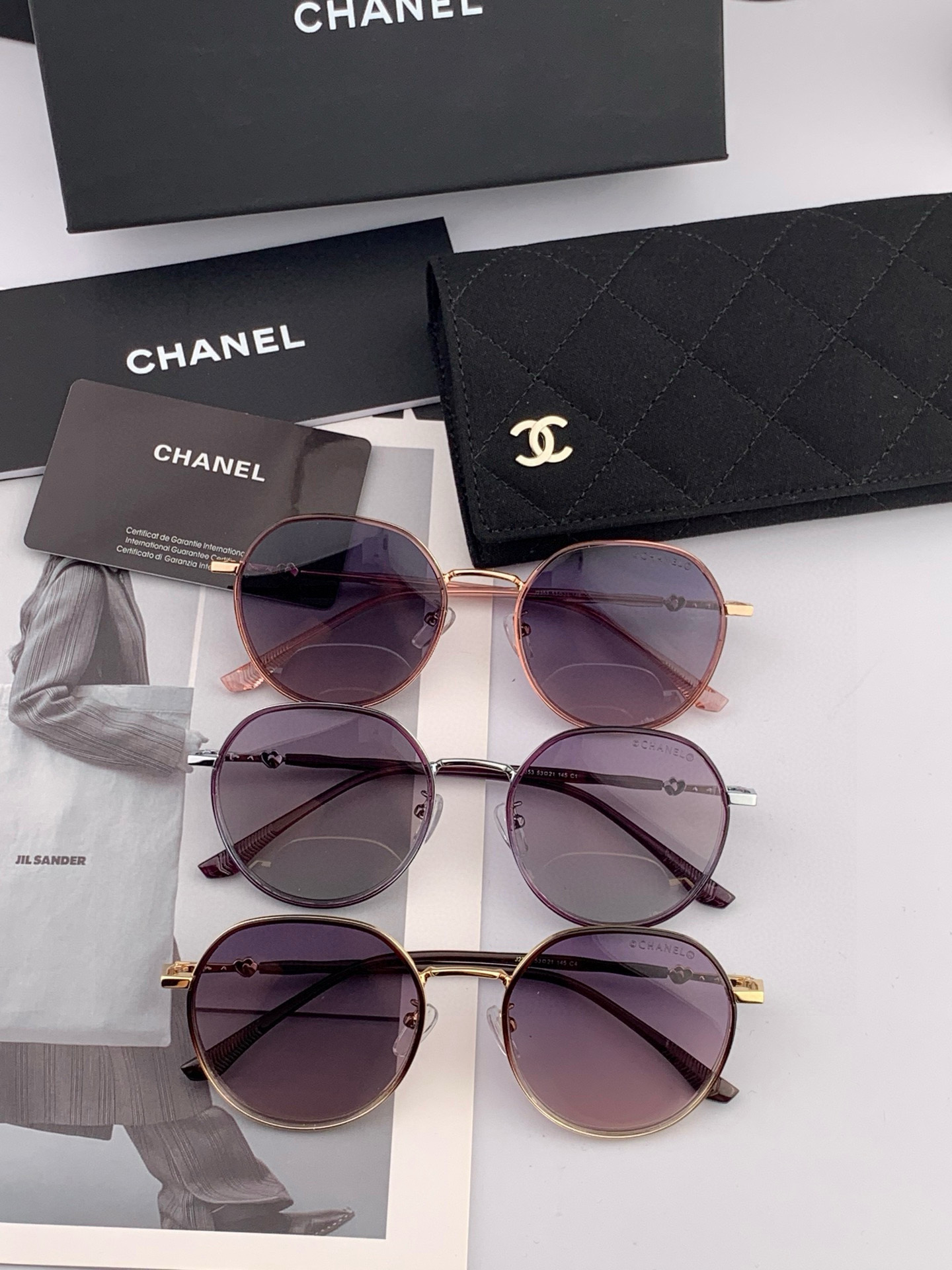 香奈儿 2025开春新款太阳镜 各路网红纷纷带起气场满分‼️ 俏皮甜美.上脸效果更佳.金属质感超好 型号