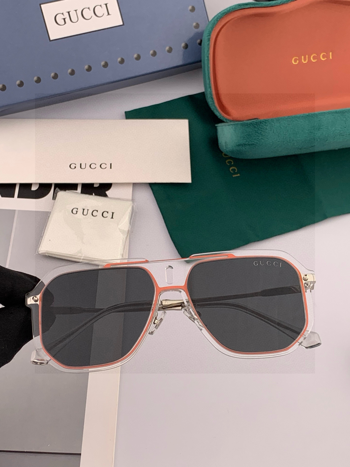 GUCC* 2025 新款男女情侣款太阳iP电镀永不褪色 卖点：超轻超有弹性整幅眼镜片：高清尼龙偏光镜片