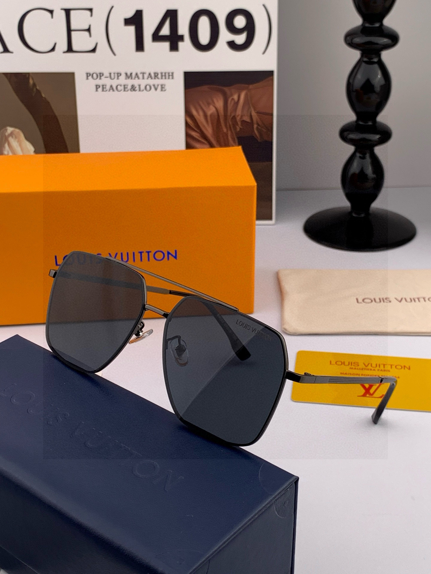 ♦️LV 2025新款男女情侣款太阳镜多边形墨镜iP电镀永不褪色 超轻超有弹性整幅眼镜无螺丝重要的是压不