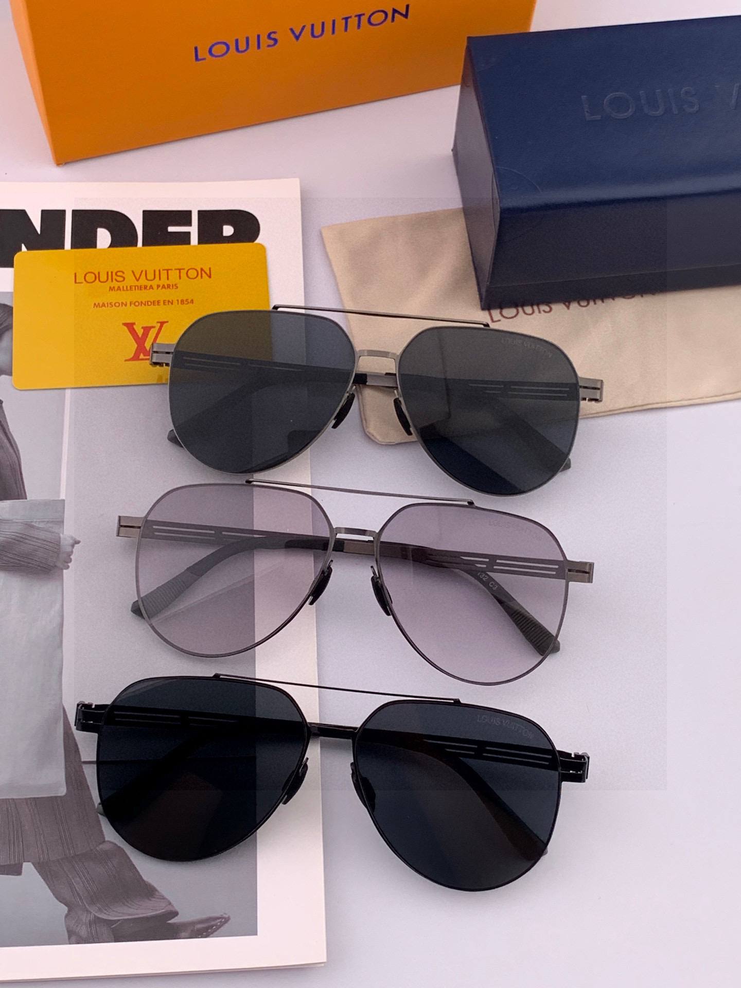 ♦️LV 2025新款男女情侣款太阳镜多边形墨镜iP电镀永不褪色 超轻超有弹性整幅眼镜无螺丝重要的是压不