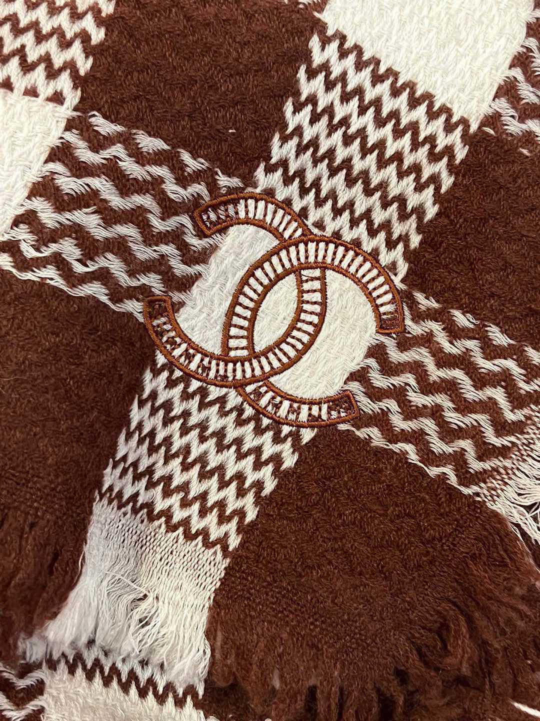 新款 搭配利器🆕🆕 香奈儿系列货 专供viP 产品 ♥顶级苏格兰进口羊羔绒 纹路织法使围巾赋有弹性且柔软