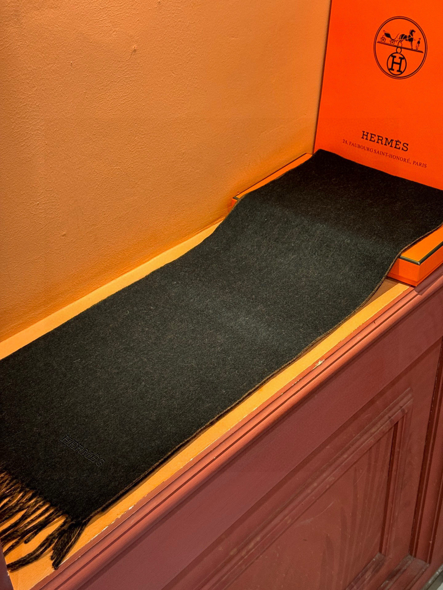 ✨✨太美了😍 爱马仕 情侣款 美到要尖叫😱专柜最新款🎊英伦欧美范儿 又是一款即时尚又实用的大围巾&长巾，