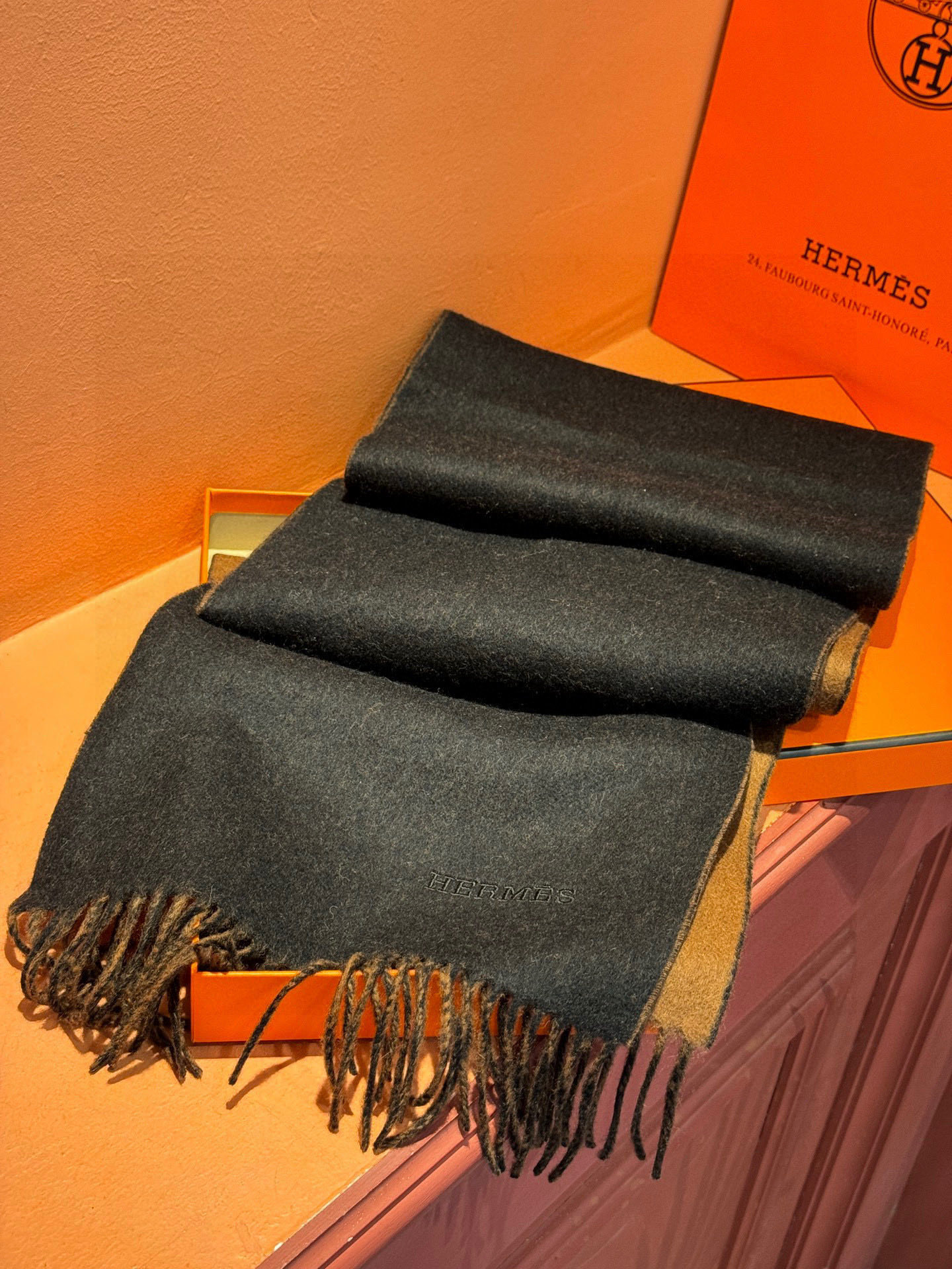 ✨✨太美了😍 爱马仕 情侣款 美到要尖叫😱专柜最新款🎊英伦欧美范儿 又是一款即时尚又实用的大围巾&长巾，