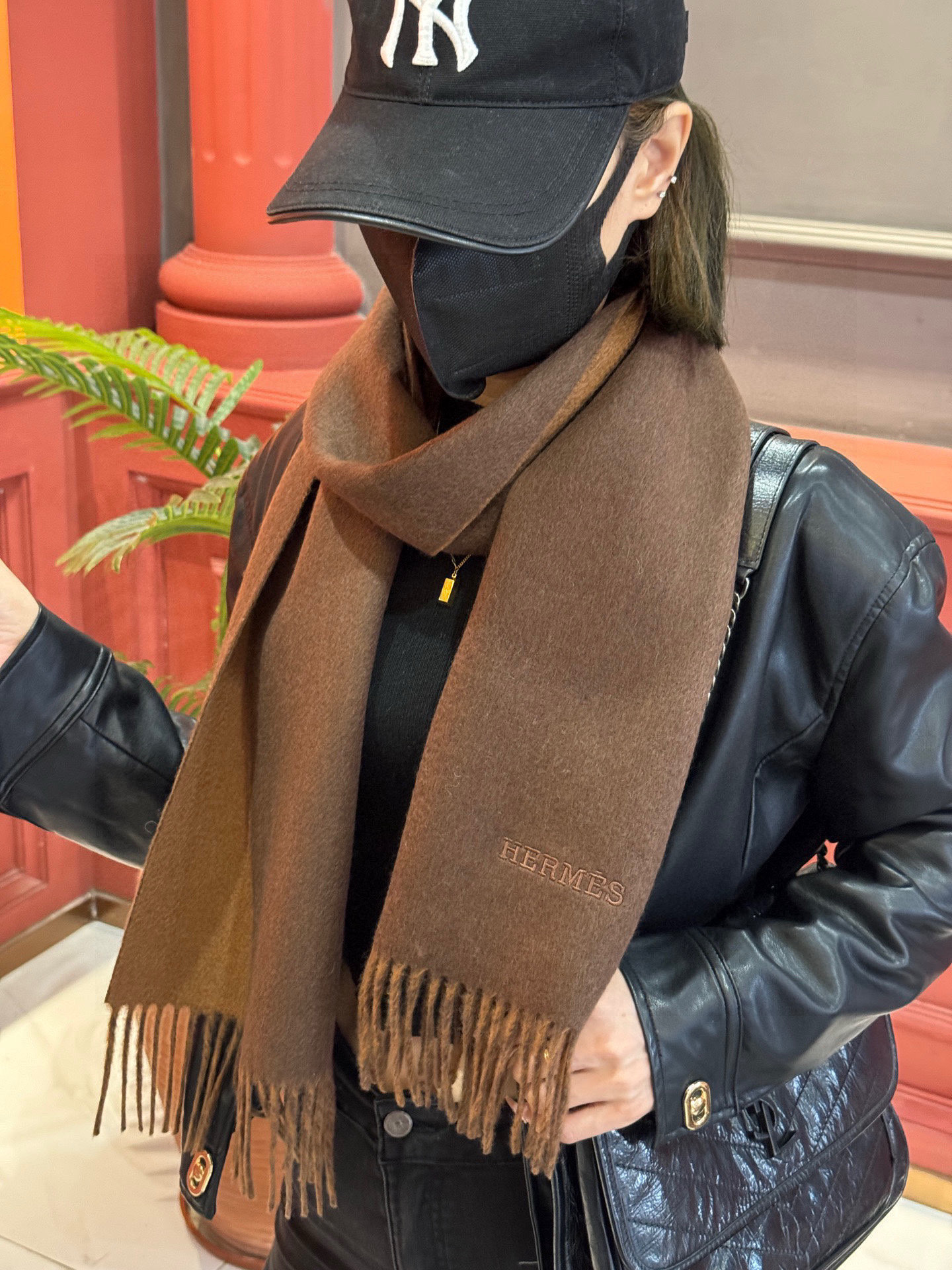 ✨✨太美了😍 爱马仕 情侣款 美到要尖叫😱专柜最新款🎊英伦欧美范儿 又是一款即时尚又实用的大围巾&长巾，