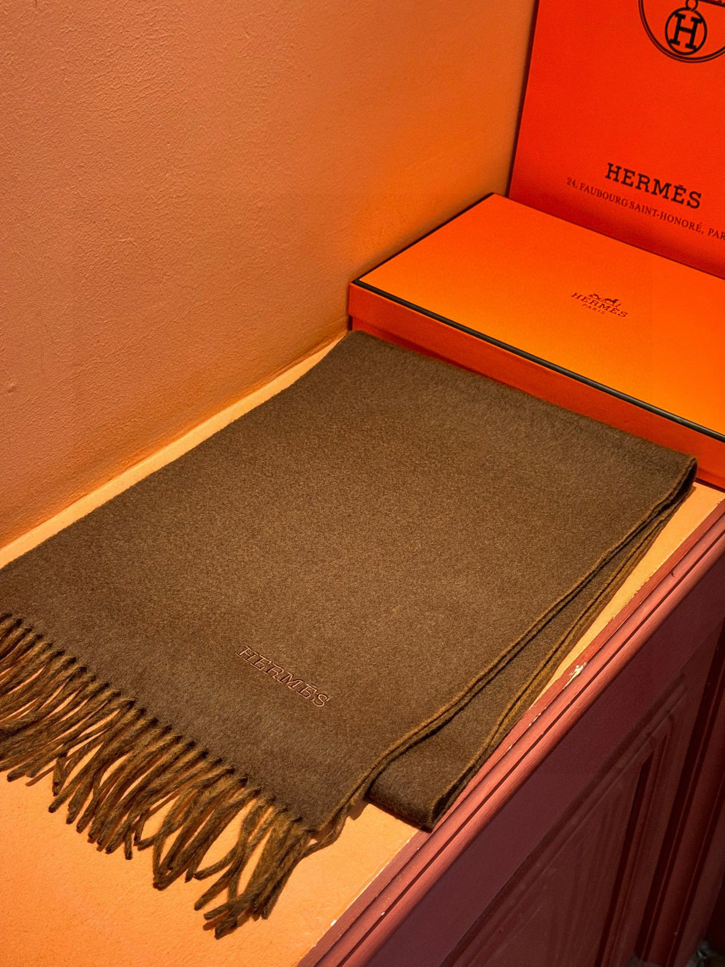 ✨✨太美了😍 爱马仕 情侣款 美到要尖叫😱专柜最新款🎊英伦欧美范儿 又是一款即时尚又实用的大围巾&长巾，