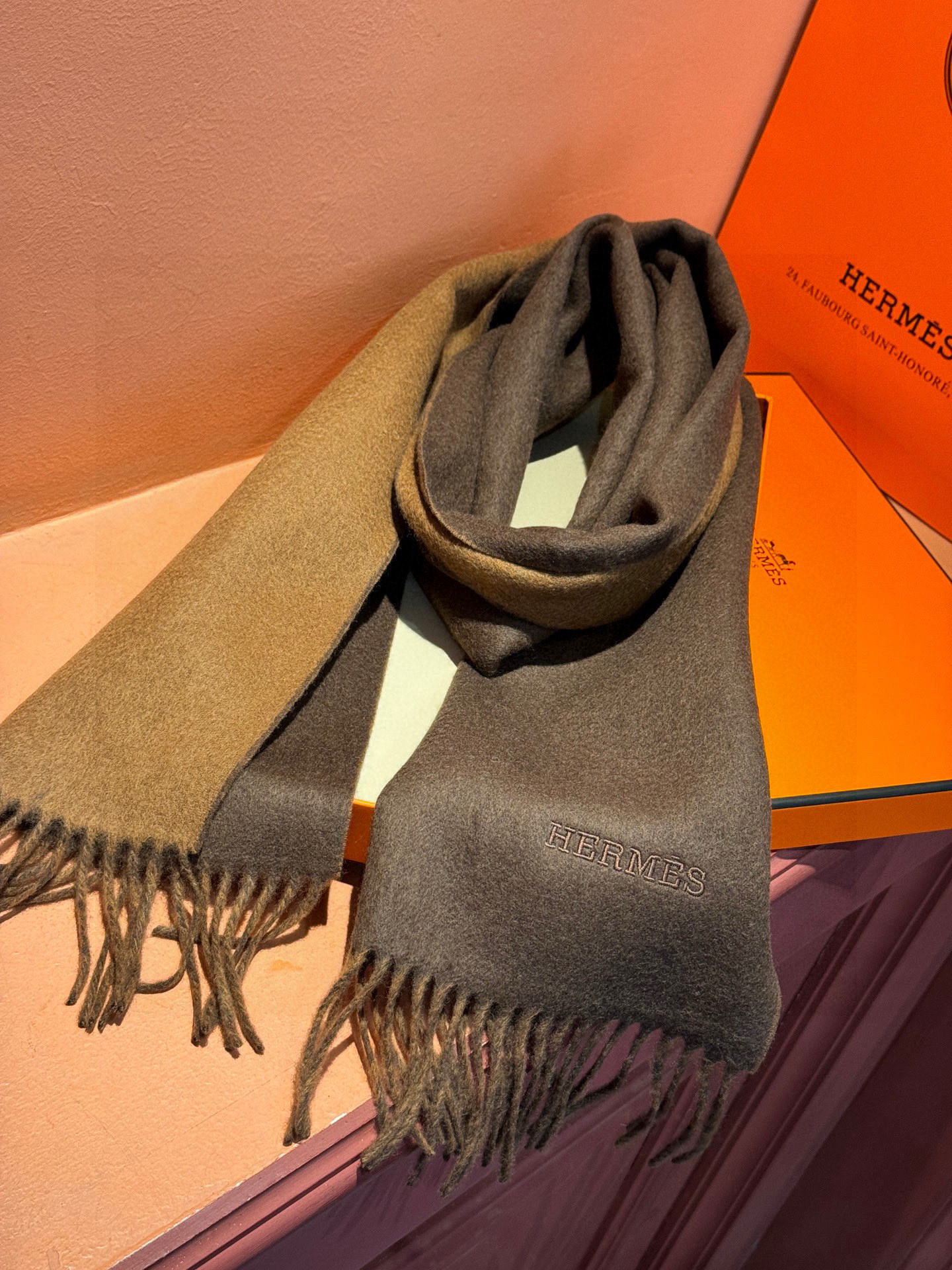 ✨✨太美了😍 爱马仕 情侣款 美到要尖叫😱专柜最新款🎊英伦欧美范儿 又是一款即时尚又实用的大围巾&长巾，