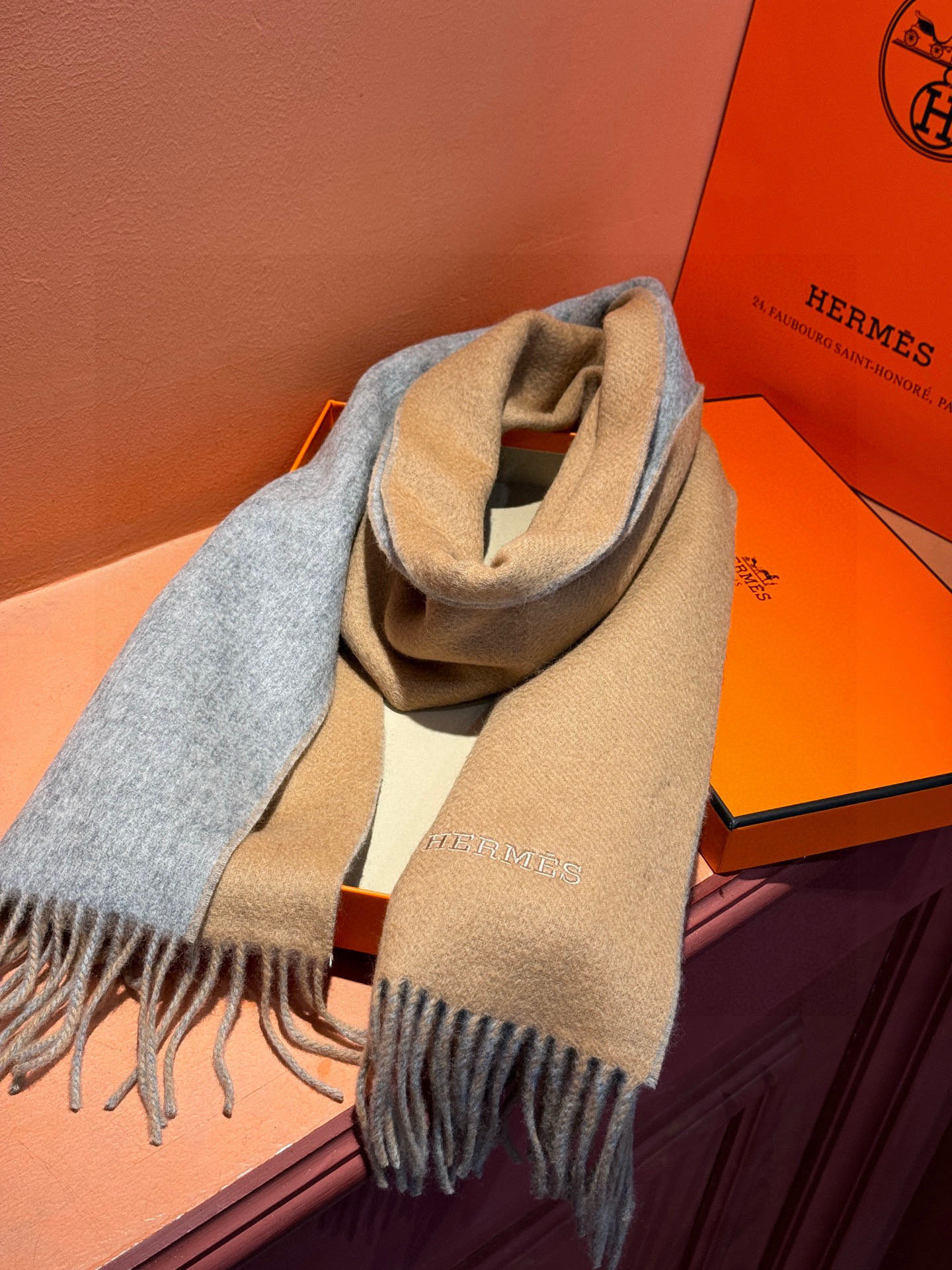 ✨✨太美了😍 爱马仕 情侣款 美到要尖叫😱专柜最新款🎊英伦欧美范儿 又是一款即时尚又实用的大围巾&长巾，