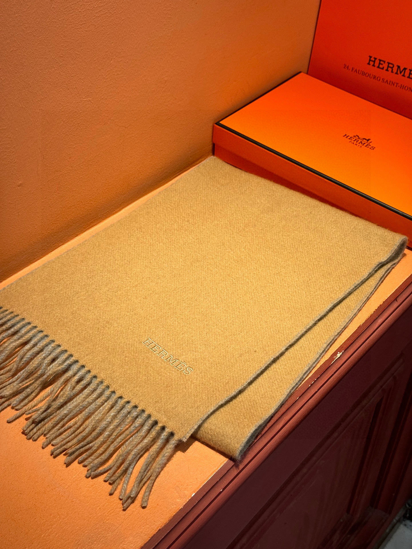 ✨✨太美了😍 爱马仕 情侣款 美到要尖叫😱专柜最新款🎊英伦欧美范儿 又是一款即时尚又实用的大围巾&长巾，