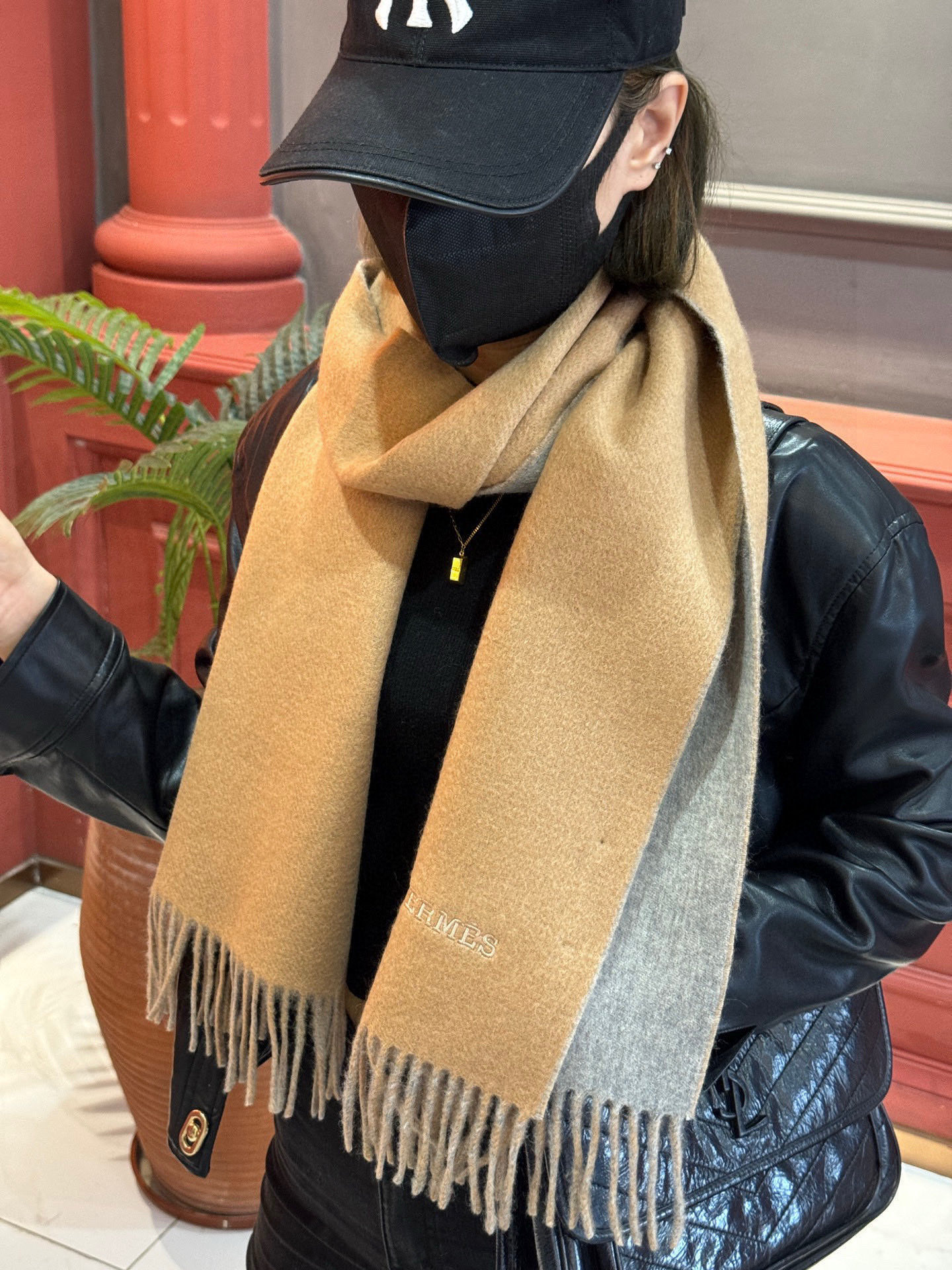 ✨✨太美了😍 爱马仕 情侣款 美到要尖叫😱专柜最新款🎊英伦欧美范儿 又是一款即时尚又实用的大围巾&长巾，