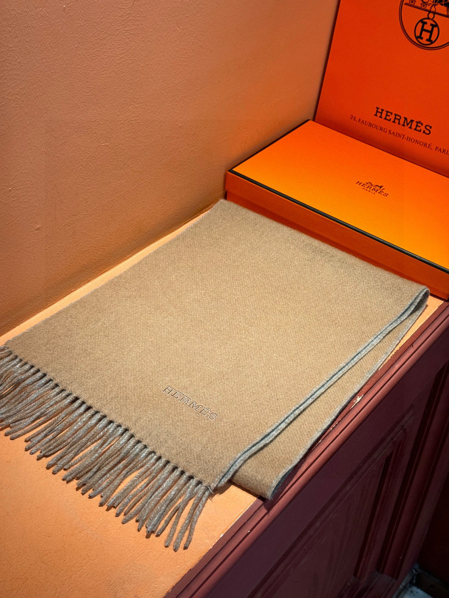 ✨✨太美了😍 爱马仕 情侣款 美到要尖叫😱专柜最新款🎊英伦欧美范儿 又是一款即时尚又实用的大围巾&长巾，