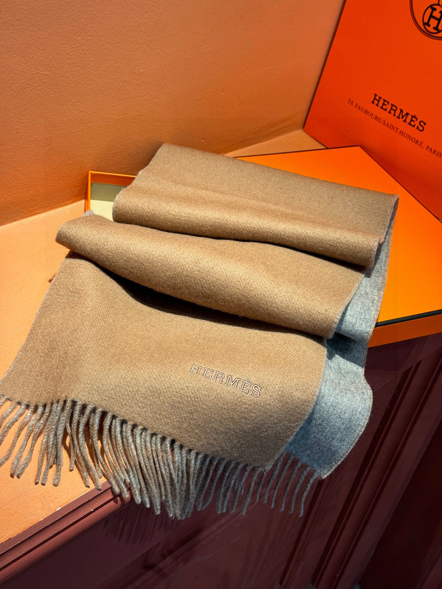 ✨✨太美了😍 爱马仕 情侣款 美到要尖叫😱专柜最新款🎊英伦欧美范儿 又是一款即时尚又实用的大围巾&长巾，