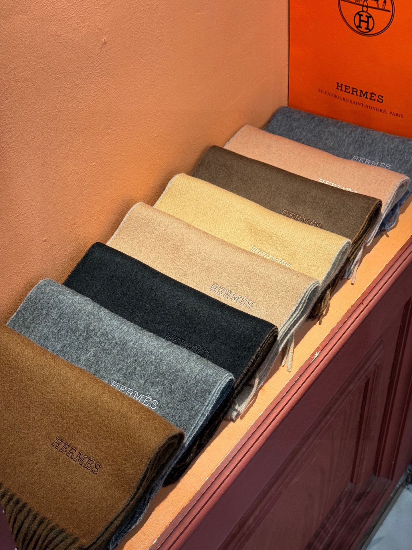 ✨✨太美了😍 爱马仕 情侣款 美到要尖叫😱专柜最新款🎊英伦欧美范儿 又是一款即时尚又实用的大围巾&长巾，