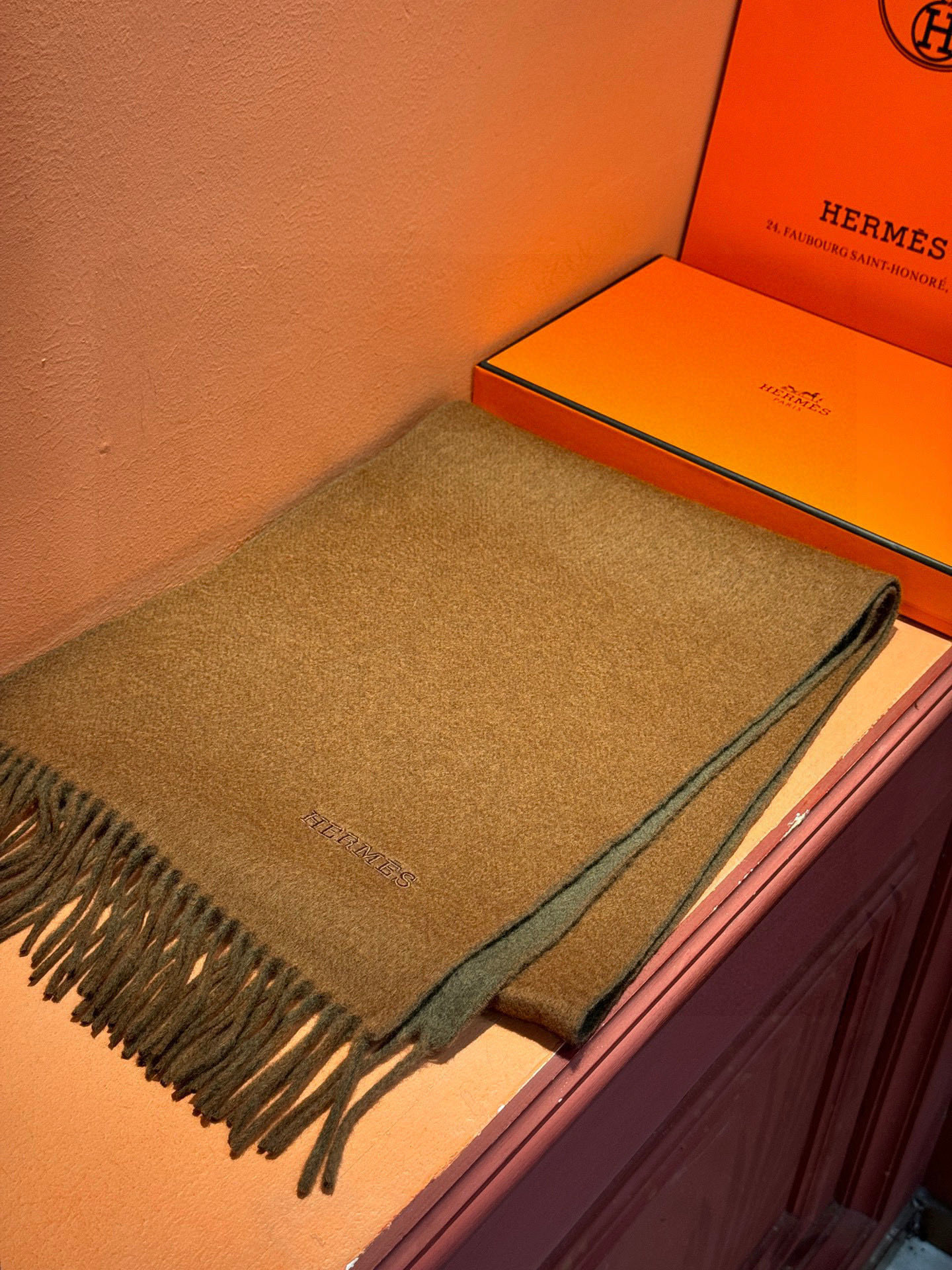 ✨✨太美了😍 爱马仕 情侣款 美到要尖叫😱专柜最新款🎊英伦欧美范儿 又是一款即时尚又实用的大围巾&长巾，