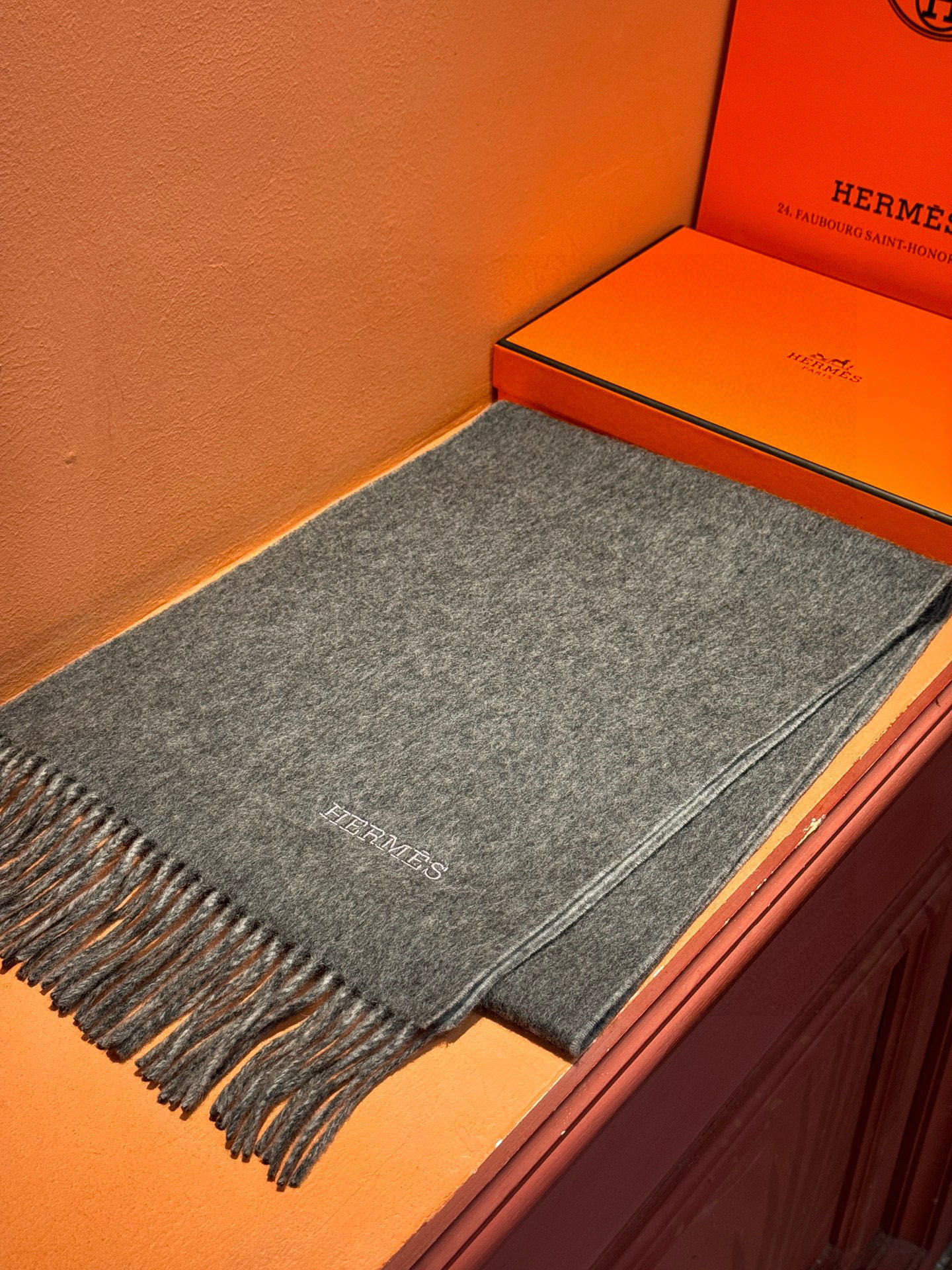 ✨✨太美了😍 爱马仕 情侣款 美到要尖叫😱专柜最新款🎊英伦欧美范儿 又是一款即时尚又实用的大围巾&长巾，