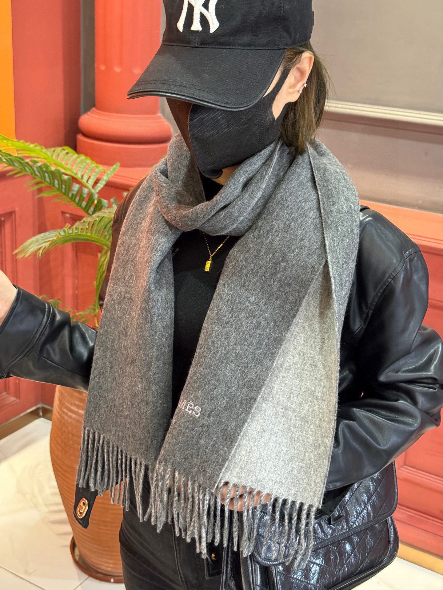 ✨✨太美了😍 爱马仕 情侣款 美到要尖叫😱专柜最新款🎊英伦欧美范儿 又是一款即时尚又实用的大围巾&长巾，