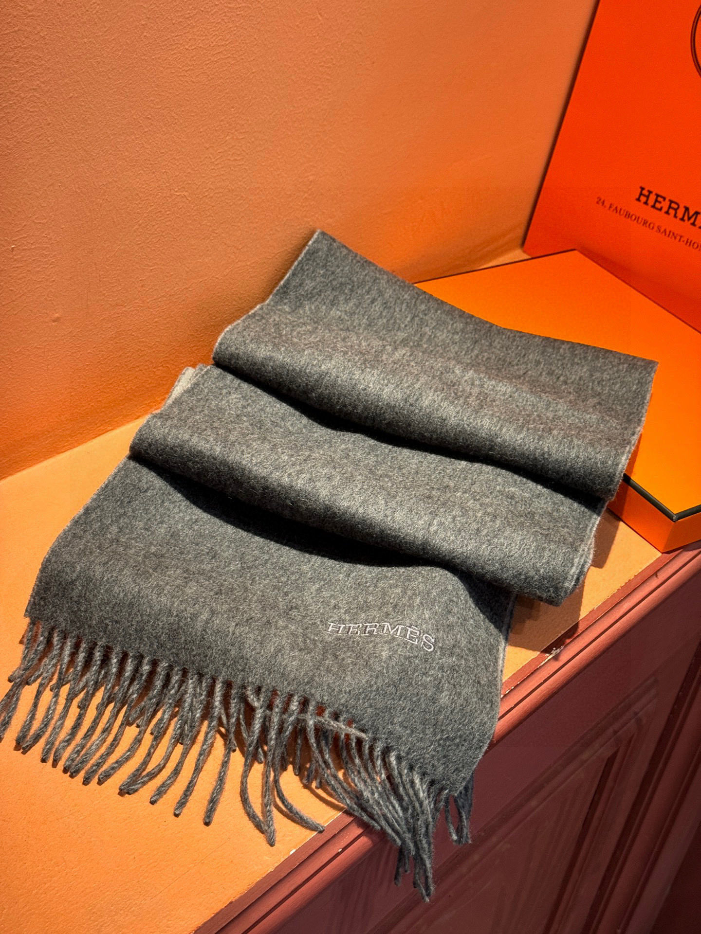 ✨✨太美了😍 爱马仕 情侣款 美到要尖叫😱专柜最新款🎊英伦欧美范儿 又是一款即时尚又实用的大围巾&长巾，