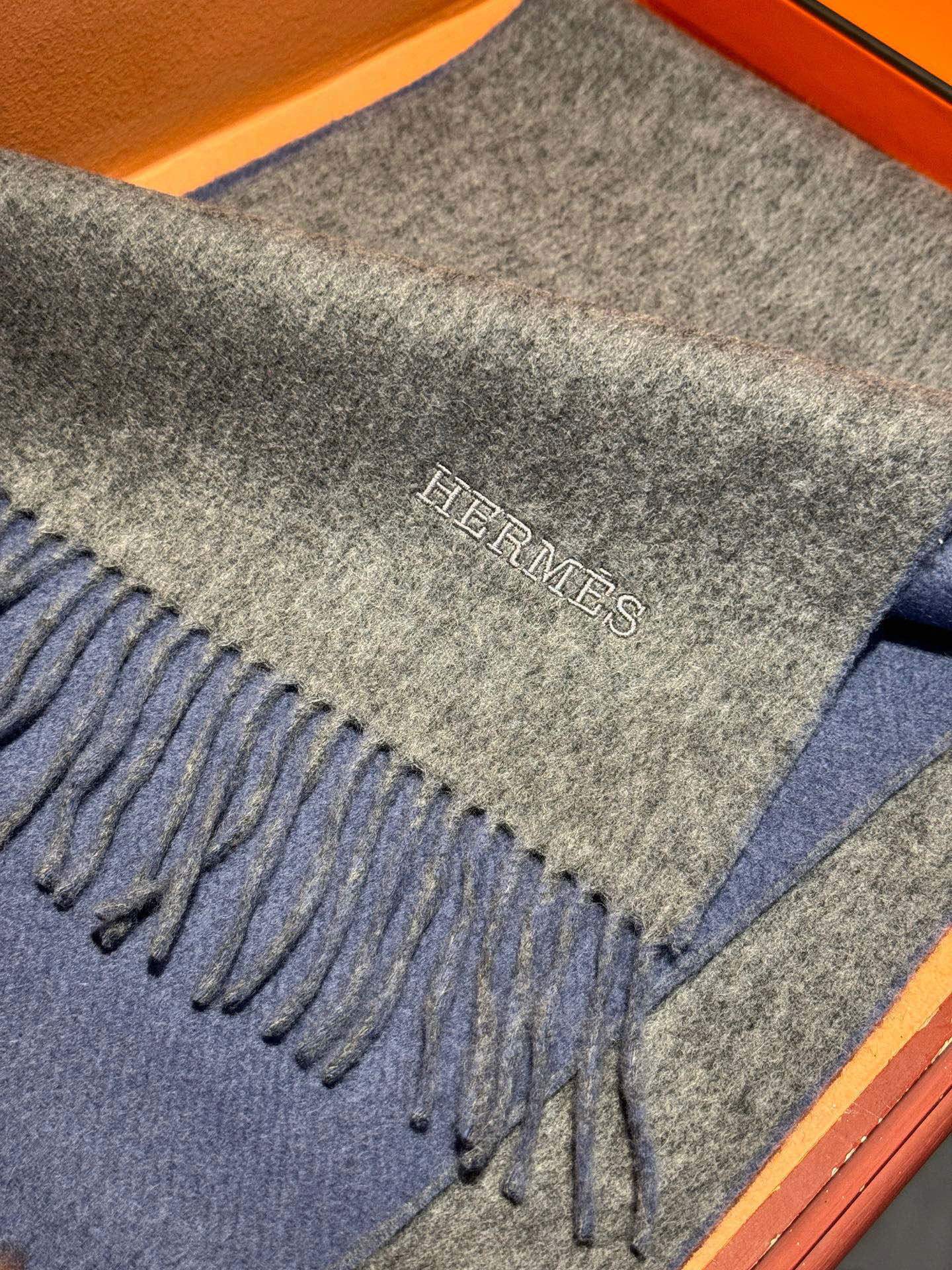 ✨✨太美了😍 爱马仕 情侣款 美到要尖叫😱专柜最新款🎊英伦欧美范儿 又是一款即时尚又实用的大围巾&长巾，