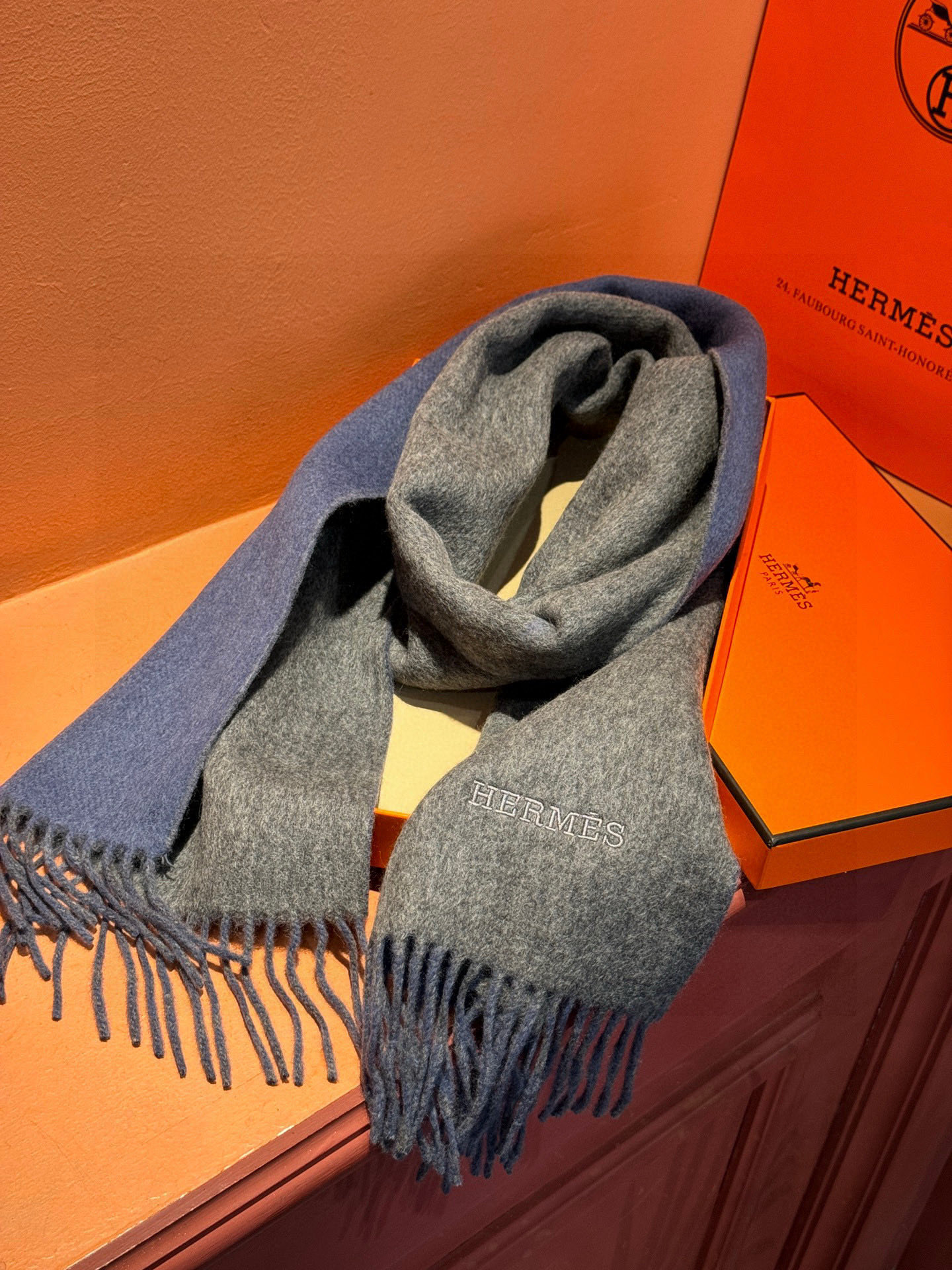 ✨✨太美了😍 爱马仕 情侣款 美到要尖叫😱专柜最新款🎊英伦欧美范儿 又是一款即时尚又实用的大围巾&长巾，