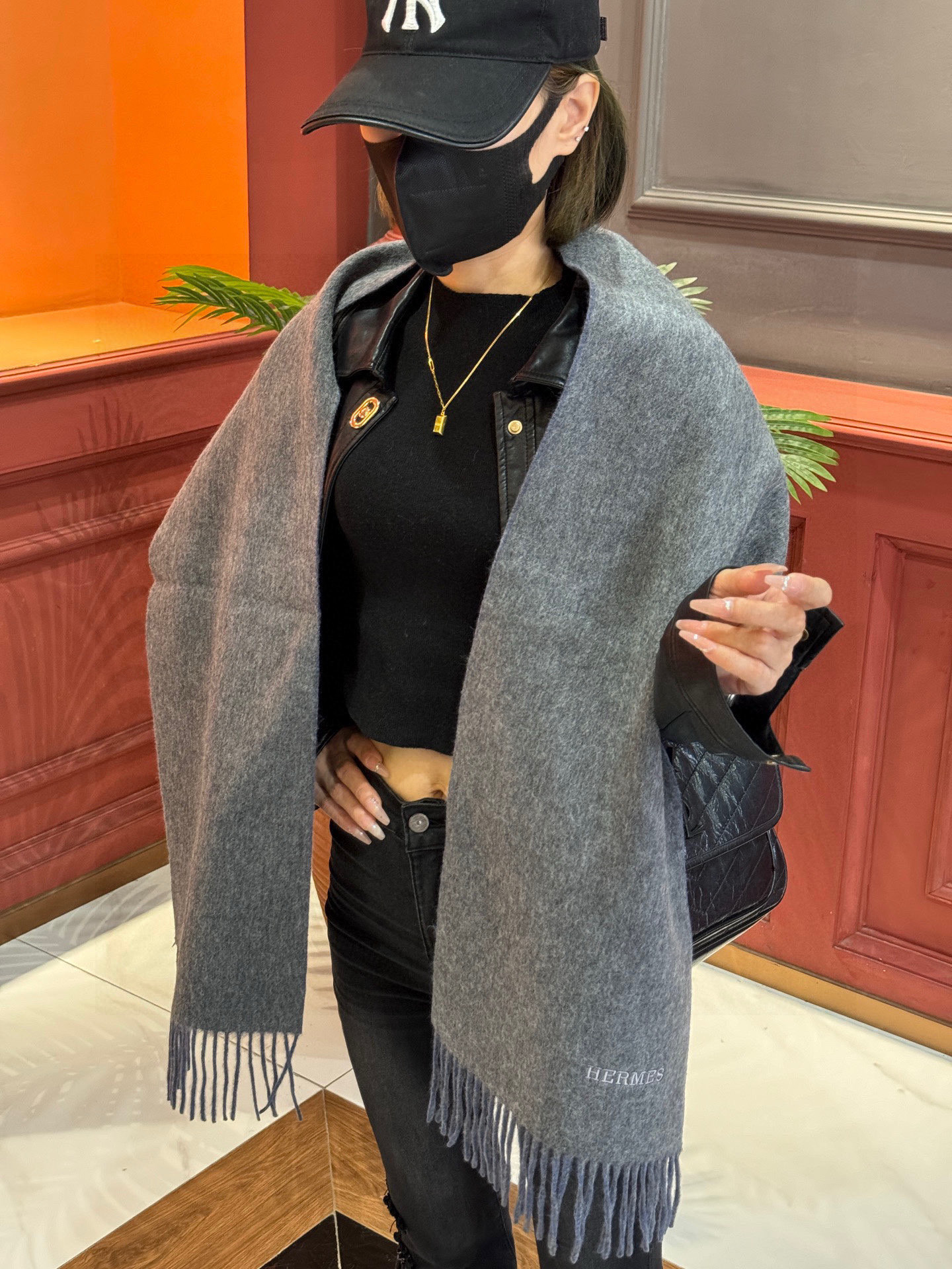 ✨✨太美了😍 爱马仕 情侣款 美到要尖叫😱专柜最新款🎊英伦欧美范儿 又是一款即时尚又实用的大围巾&长巾，