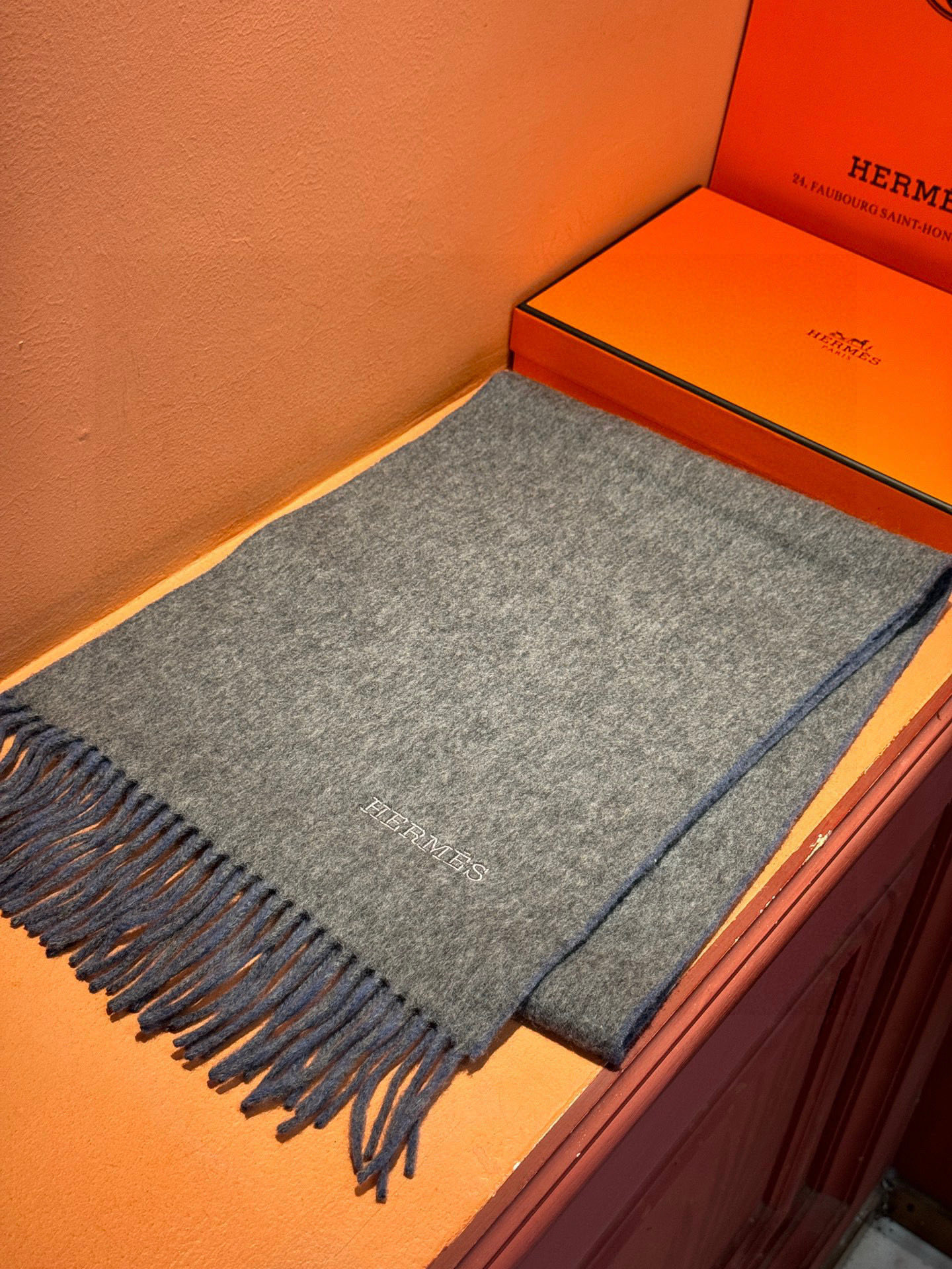 ✨✨太美了😍 爱马仕 情侣款 美到要尖叫😱专柜最新款🎊英伦欧美范儿 又是一款即时尚又实用的大围巾&长巾，