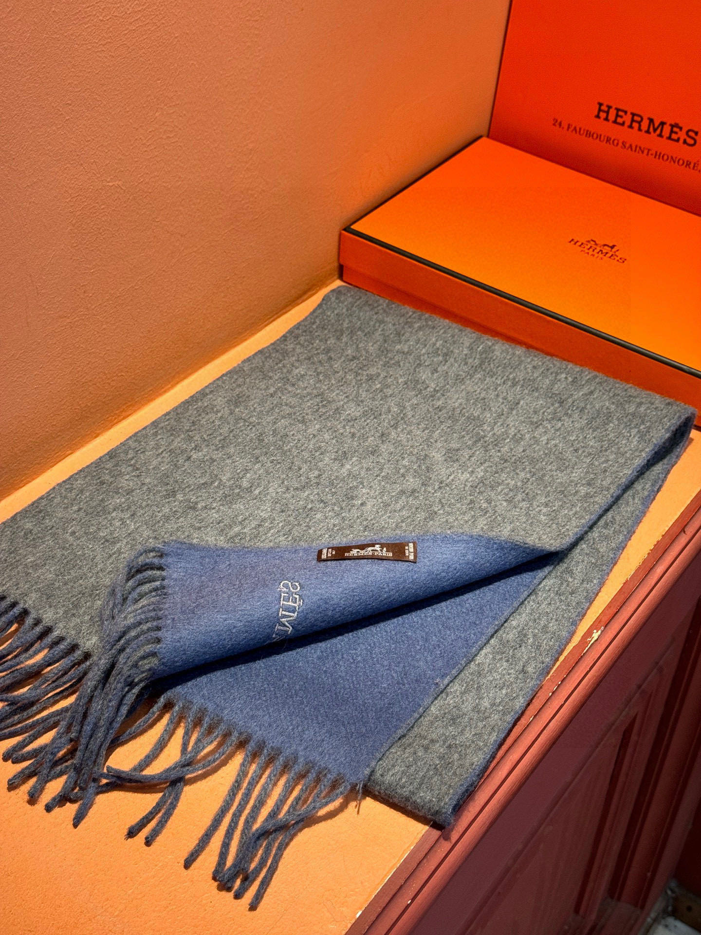 ✨✨太美了😍 爱马仕 情侣款 美到要尖叫😱专柜最新款🎊英伦欧美范儿 又是一款即时尚又实用的大围巾&长巾，