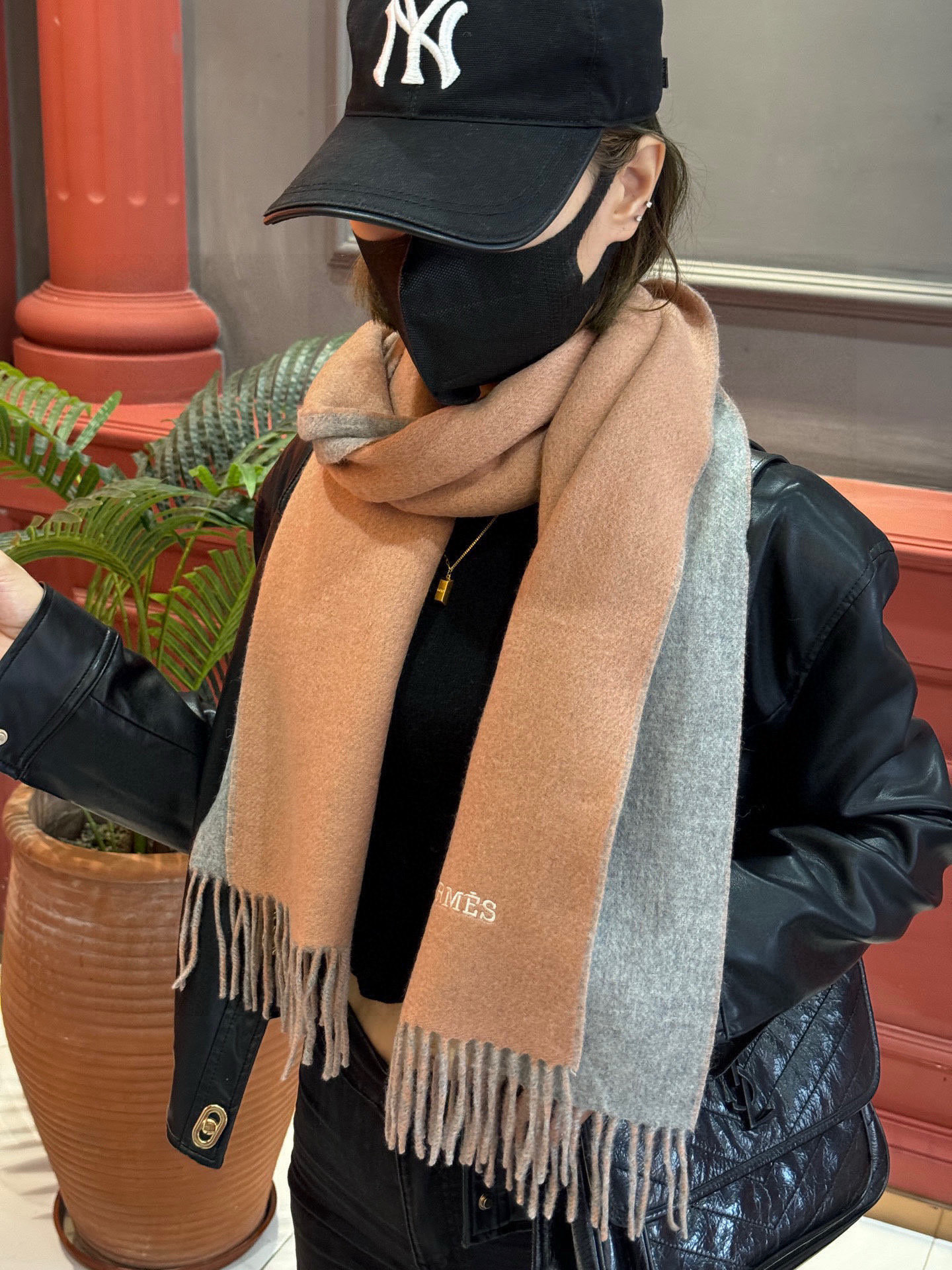 ✨✨太美了😍 爱马仕 情侣款 美到要尖叫😱专柜最新款🎊英伦欧美范儿 又是一款即时尚又实用的大围巾&长巾，