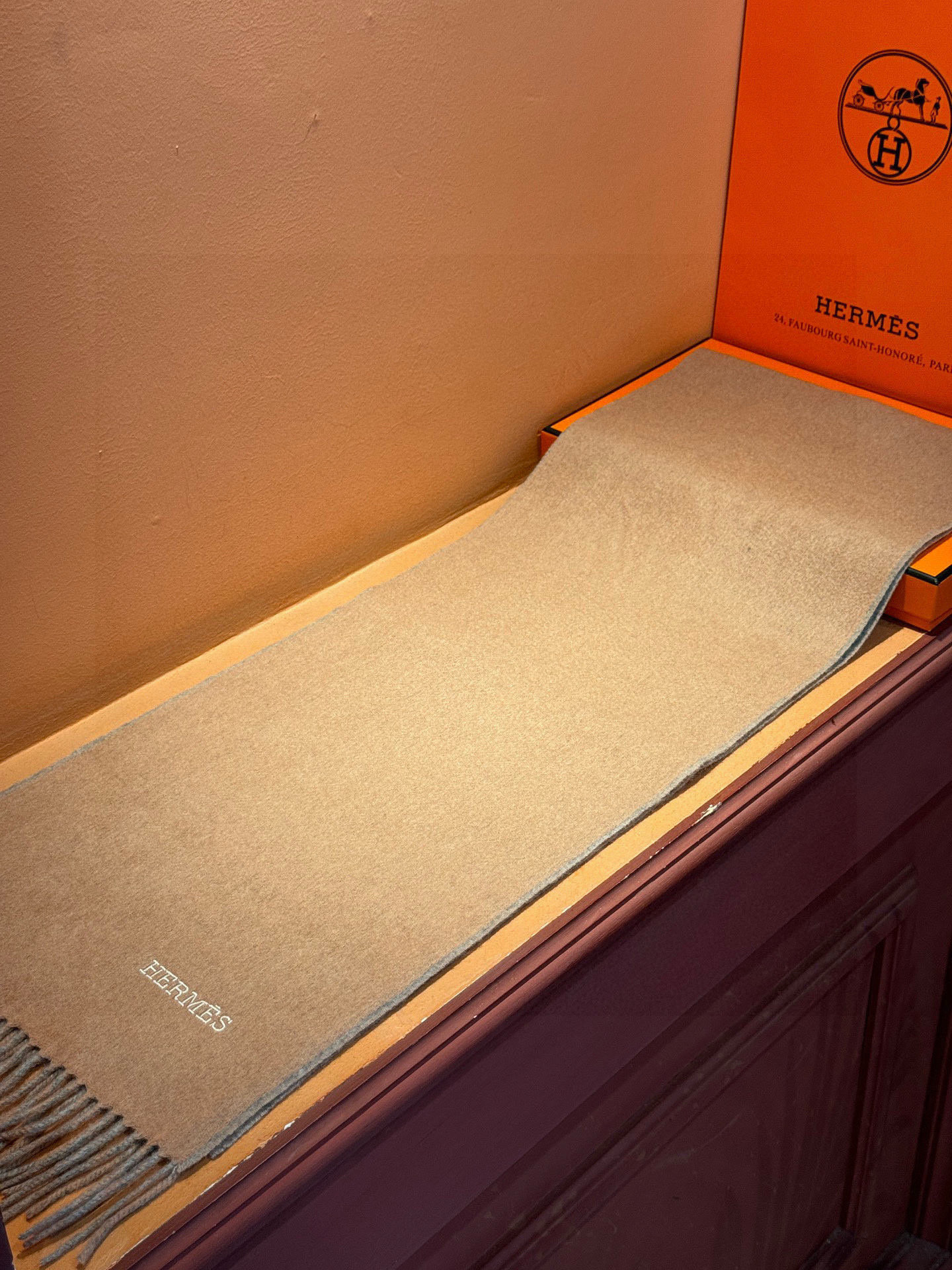 ✨✨太美了😍 爱马仕 情侣款 美到要尖叫😱专柜最新款🎊英伦欧美范儿 又是一款即时尚又实用的大围巾&长巾，