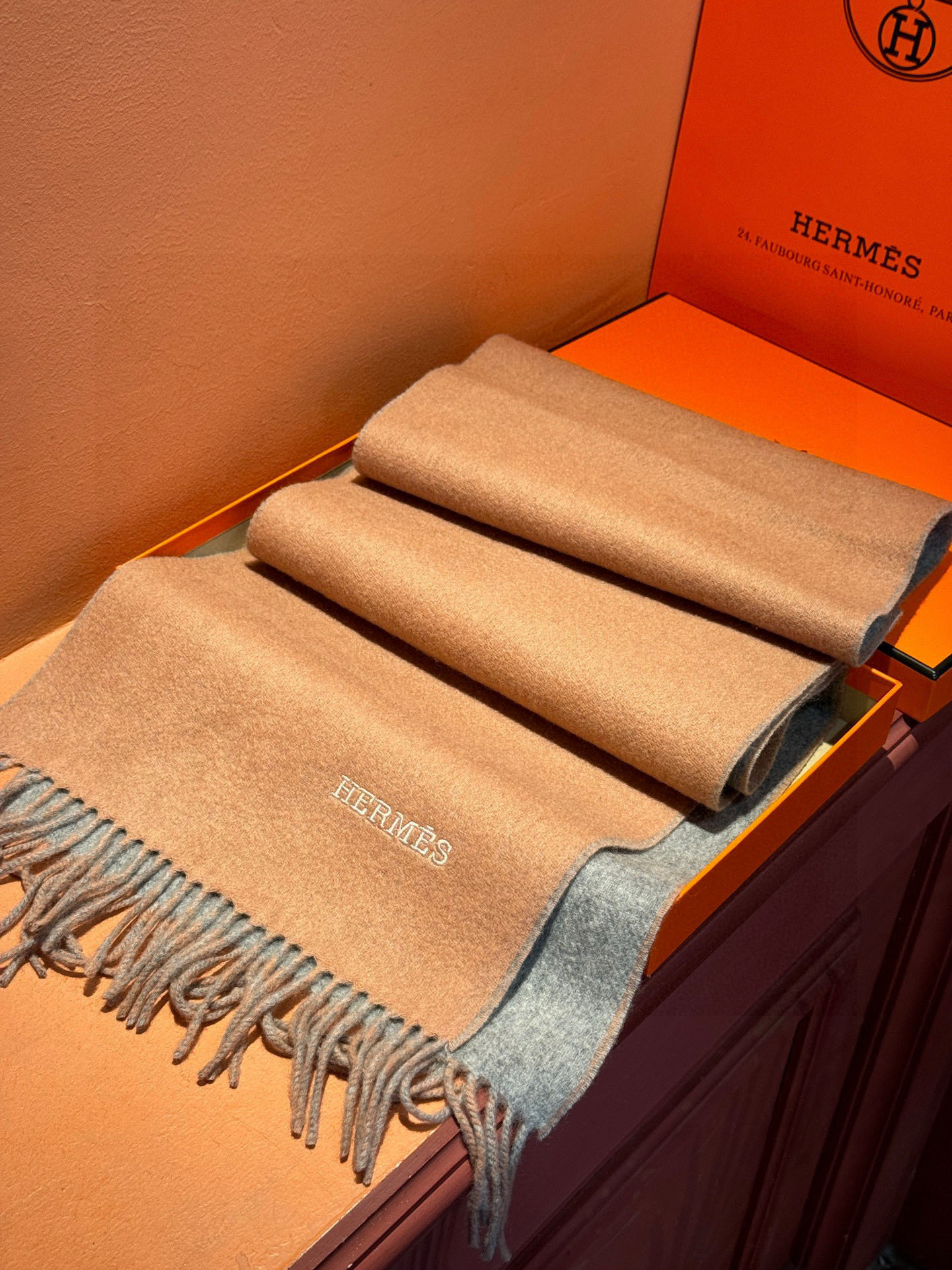 ✨✨太美了😍 爱马仕 情侣款 美到要尖叫😱专柜最新款🎊英伦欧美范儿 又是一款即时尚又实用的大围巾&长巾，