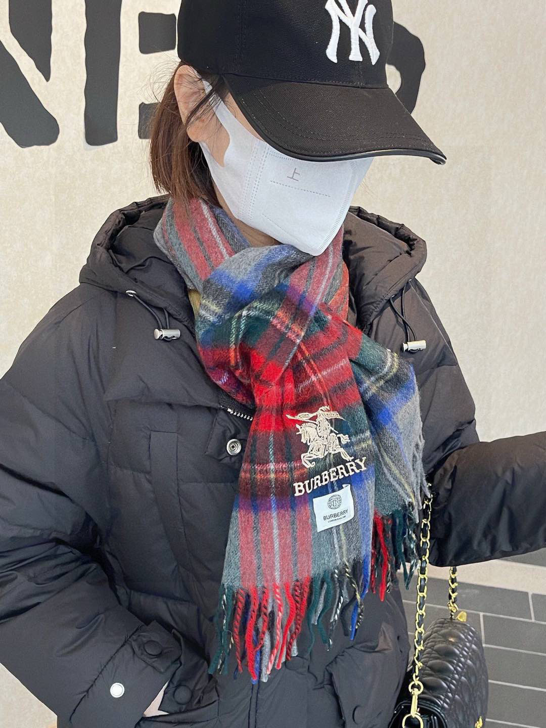 ✔️重磅推荐❗️B家新品 ·情侣款 羊绒围巾❗️臻选上乘的山羊绒纤维，耗时耗力，再以清泉水浸泡涤荡，使羊