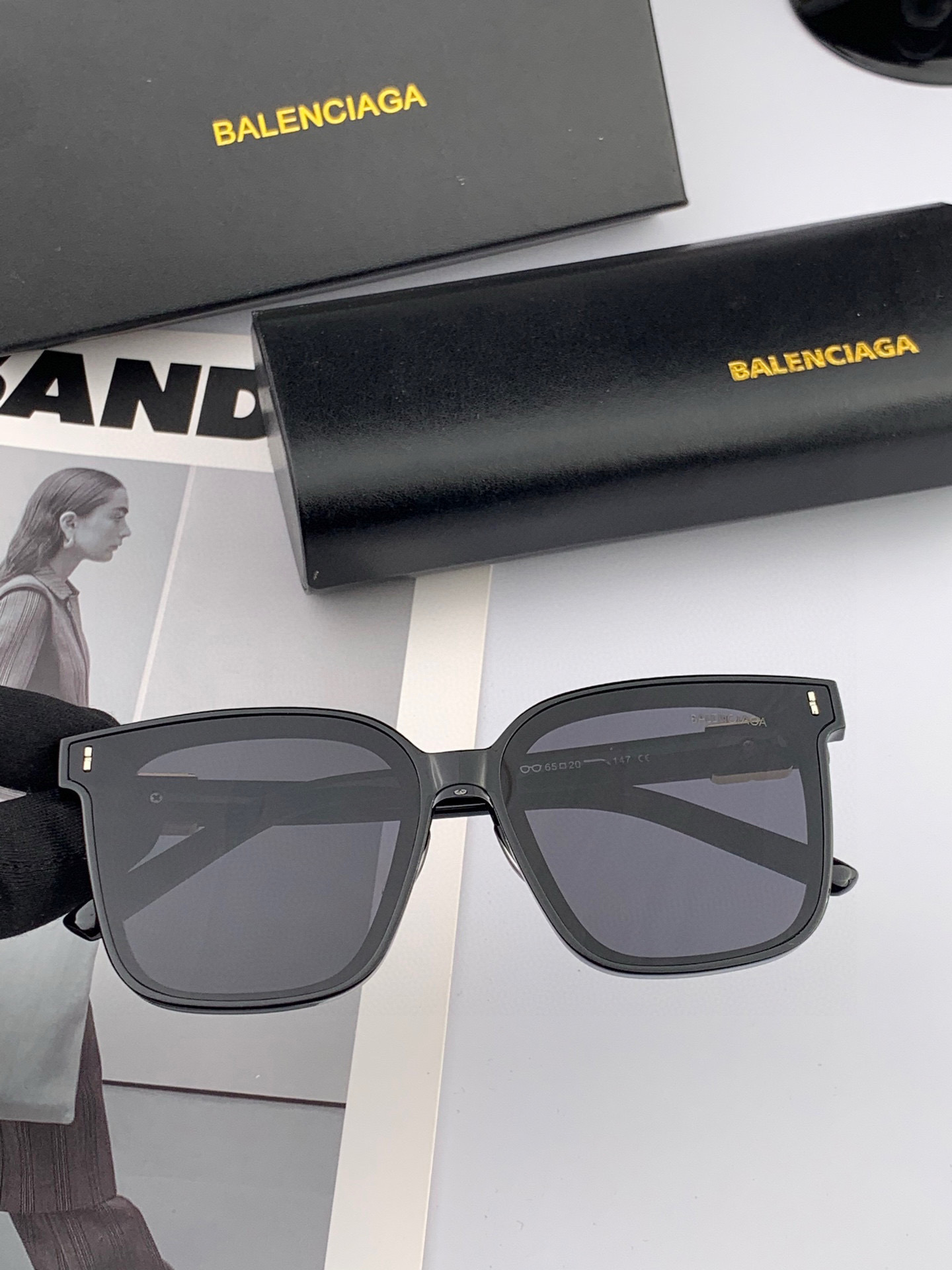 🎈原版出货 巴宝莉网红超爆款💙经典奢华全球风[强][酷][亲亲] 时尚方框太阳镜[得意] 气质非凡😄 经