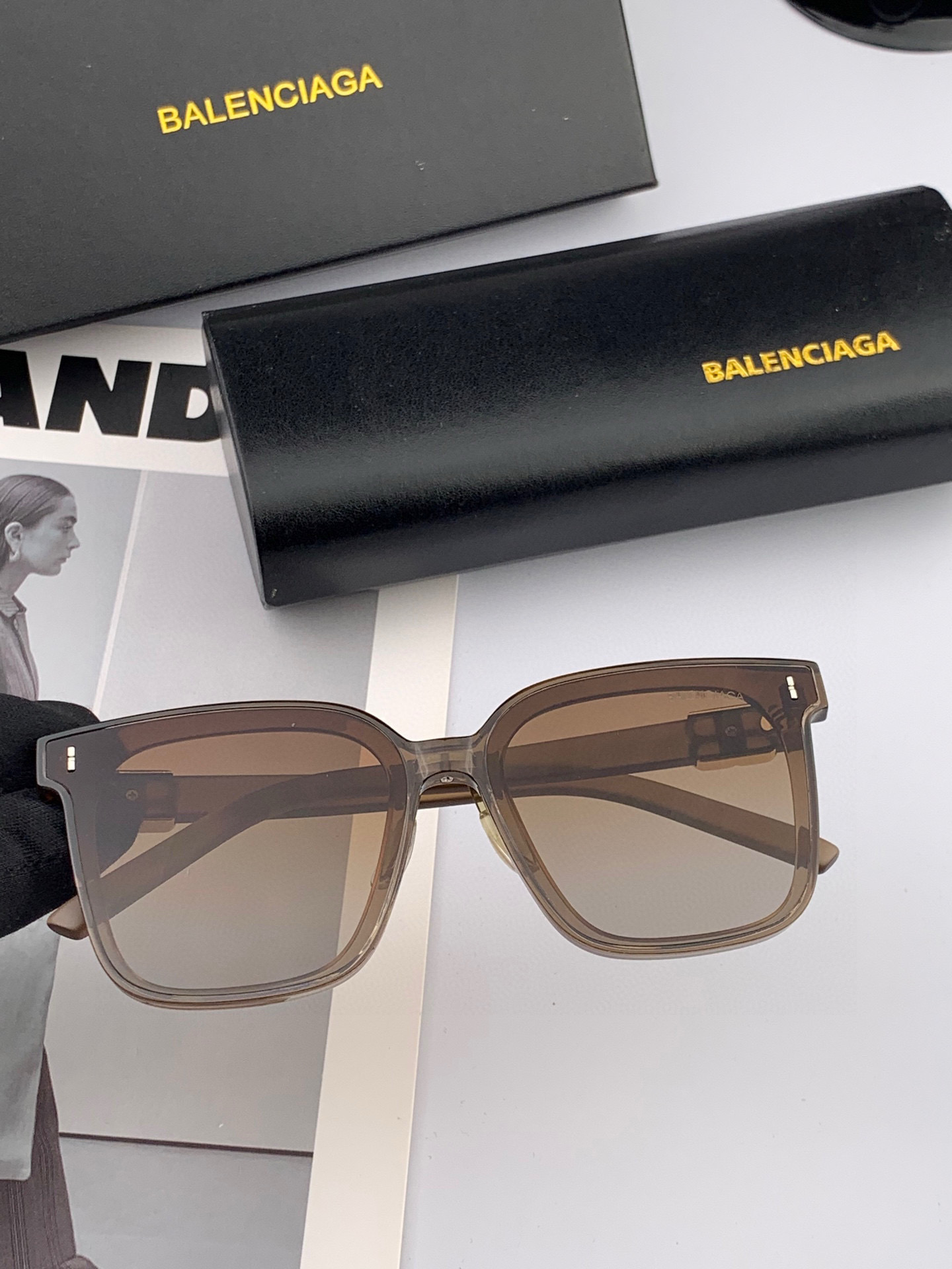 🎈原版出货 巴宝莉网红超爆款💙经典奢华全球风[强][酷][亲亲] 时尚方框太阳镜[得意] 气质非凡😄 经