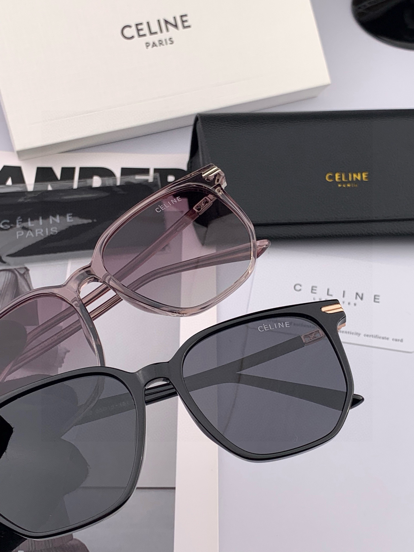 🌷🌷瑟琳新款到货🆕🆕TR材制作而成[酷][酷]高品质 2️⃣色潮品[强][强]大框型太阳镜➕简约logo