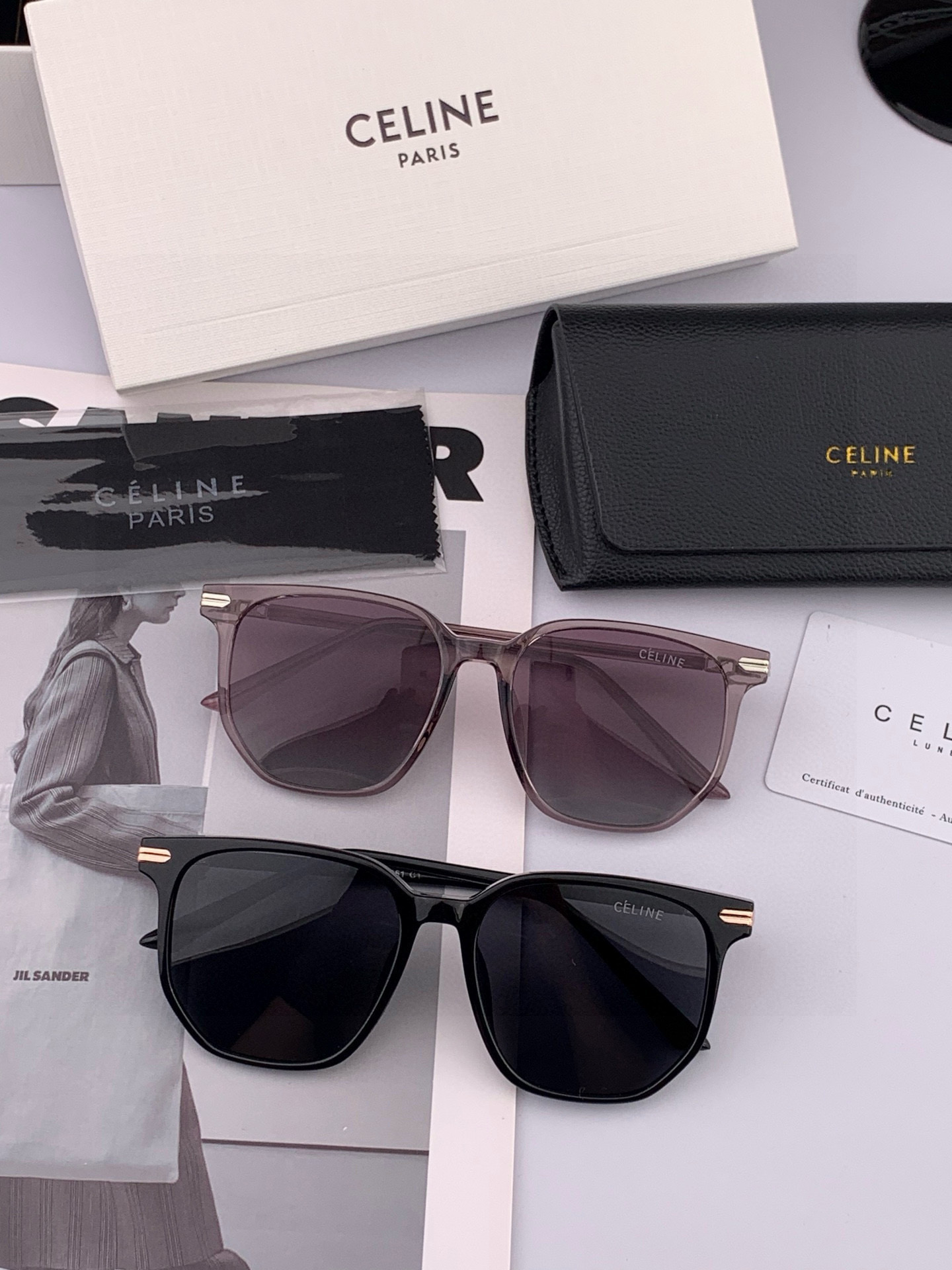 🌷🌷瑟琳新款到货🆕🆕TR材制作而成[酷][酷]高品质 2️⃣色潮品[强][强]大框型太阳镜➕简约logo