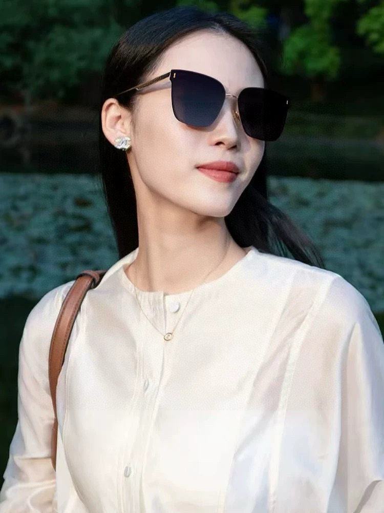 【尼龙偏光系列】DIOR无框太阳镜墨方框设计，不挑脸型，无论搭配大衣还是连衣裙都非常显气质尼龙偏光镜片预