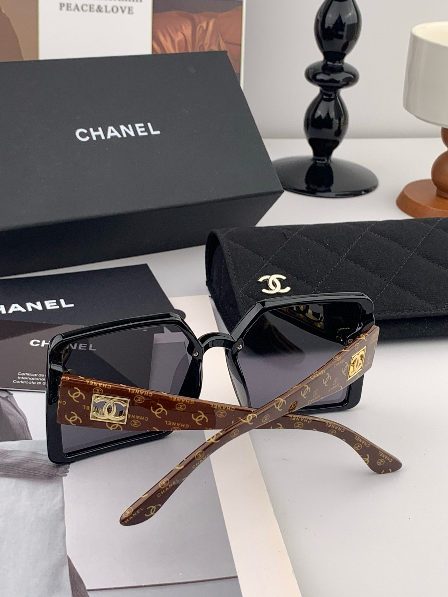 新款🔺CHANEL🔻 香奈儿新款 女士成熟大框款墨镜‼️时尚镶钻镜腿高端大气太阳镜 送人自用必备 女款推