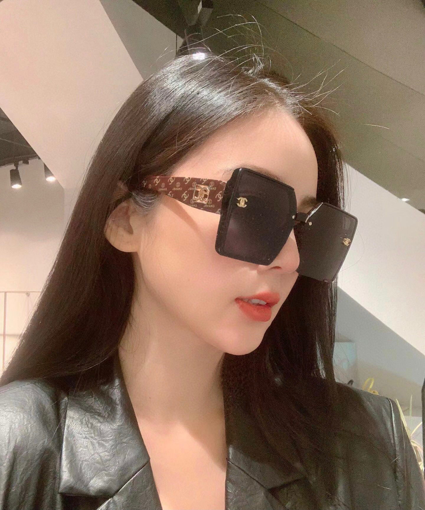 新款🔺CHANEL🔻 香奈儿新款 女士成熟大框款墨镜‼️时尚镶钻镜腿高端大气太阳镜 送人自用必备 女款推