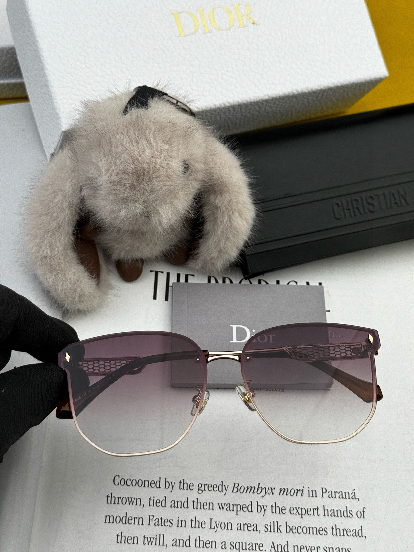 【尼龙偏光系列】DIOR无框太阳镜墨多边形设计，不挑脸型，无论搭配大衣还是连衣裙都非常显气质尼龙偏光镜片