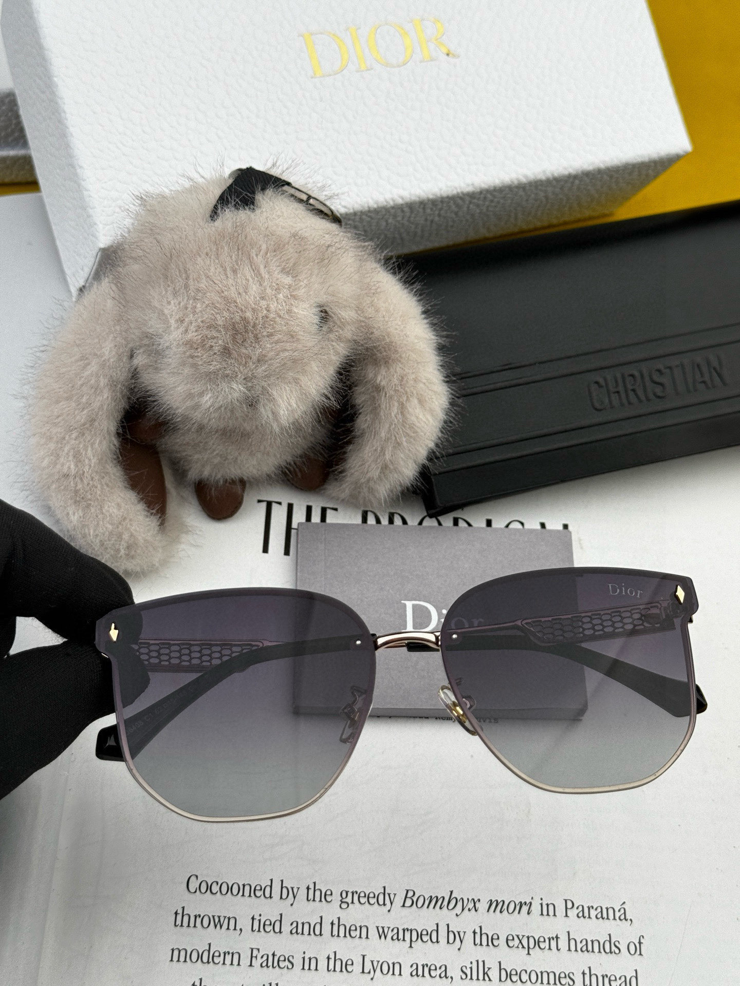 【尼龙偏光系列】DIOR无框太阳镜墨多边形设计，不挑脸型，无论搭配大衣还是连衣裙都非常显气质尼龙偏光镜片