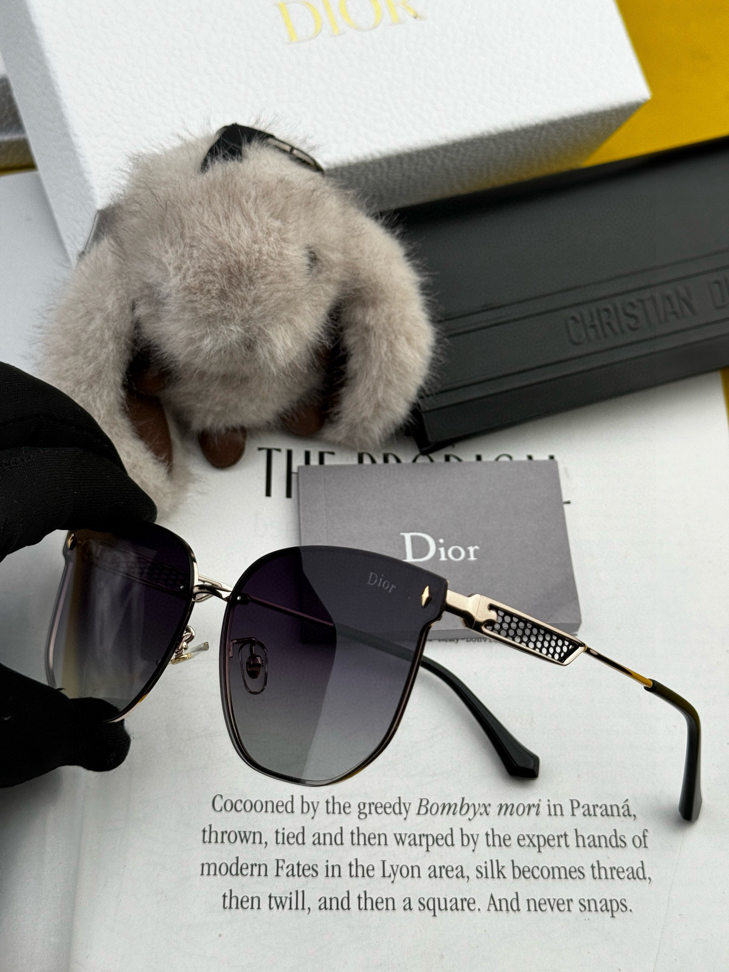 【尼龙偏光系列】DIOR无框太阳镜墨多边形设计，不挑脸型，无论搭配大衣还是连衣裙都非常显气质尼龙偏光镜片