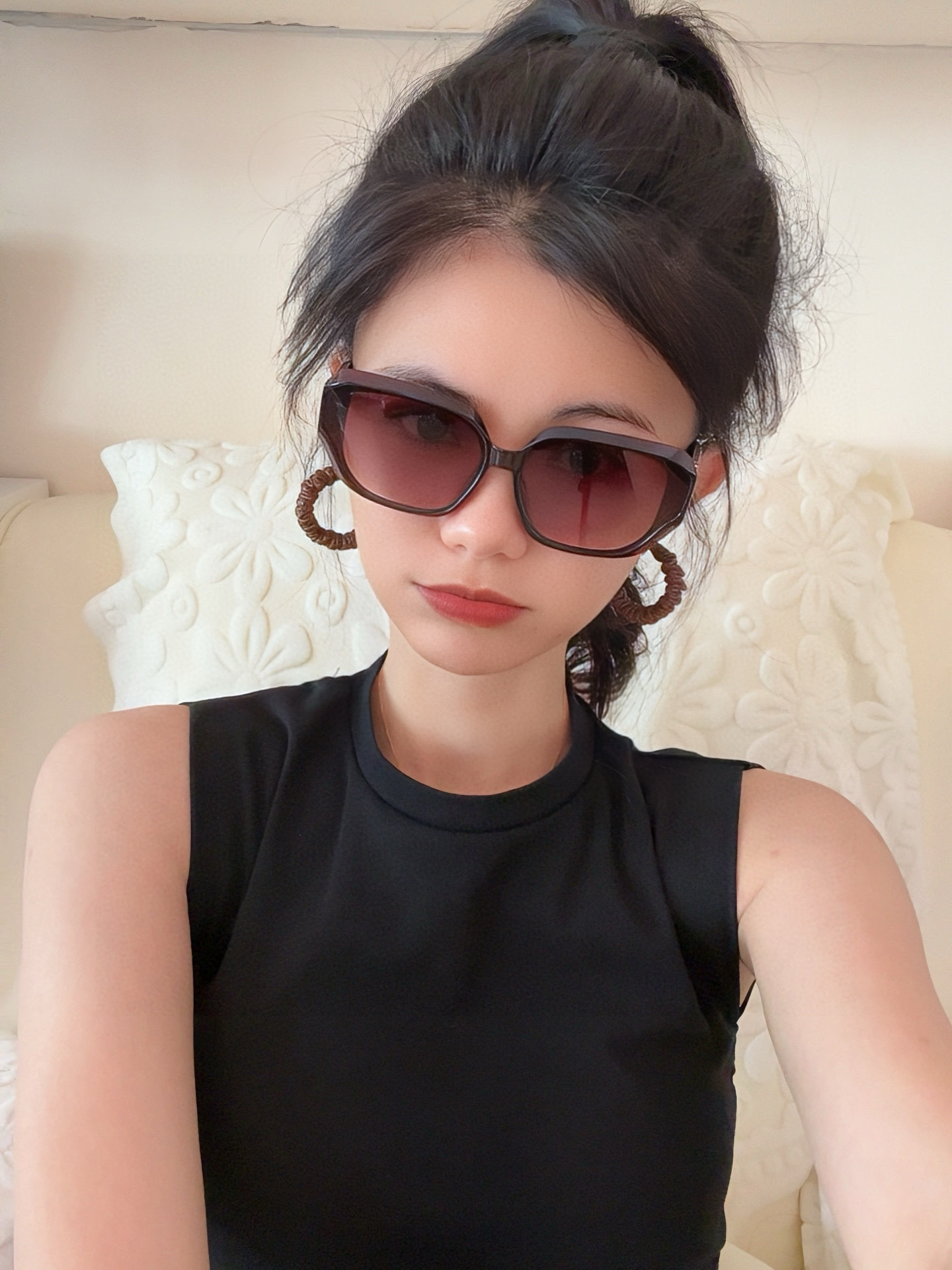 LV 2025年开春新款 潮流爆款 时尚方框太阳镜 高品质 佩戴舒适 网红潮款墨镜 型号L8551