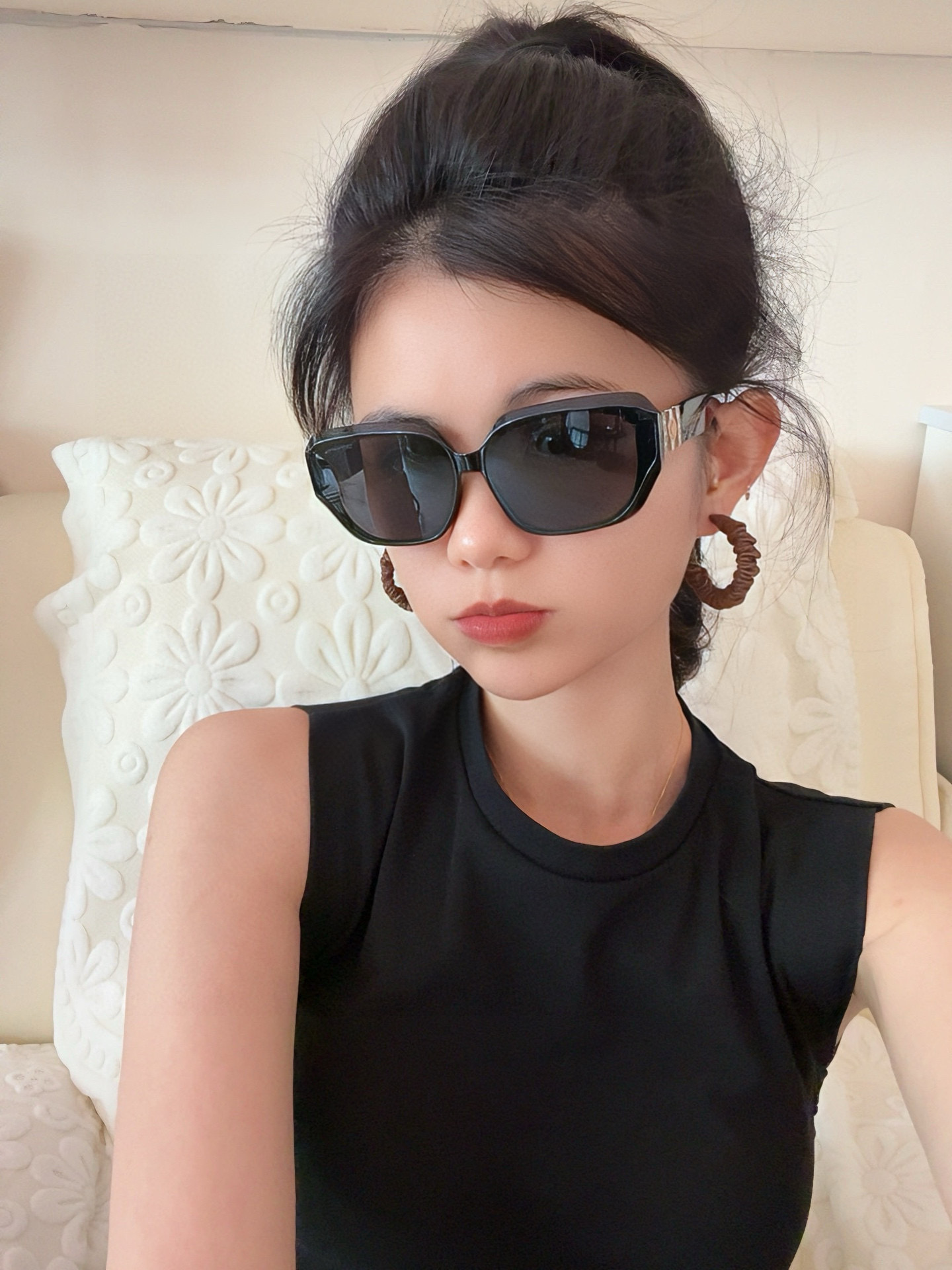 LV 2025年开春新款 潮流爆款 时尚方框太阳镜 高品质 佩戴舒适 网红潮款墨镜 型号L8551