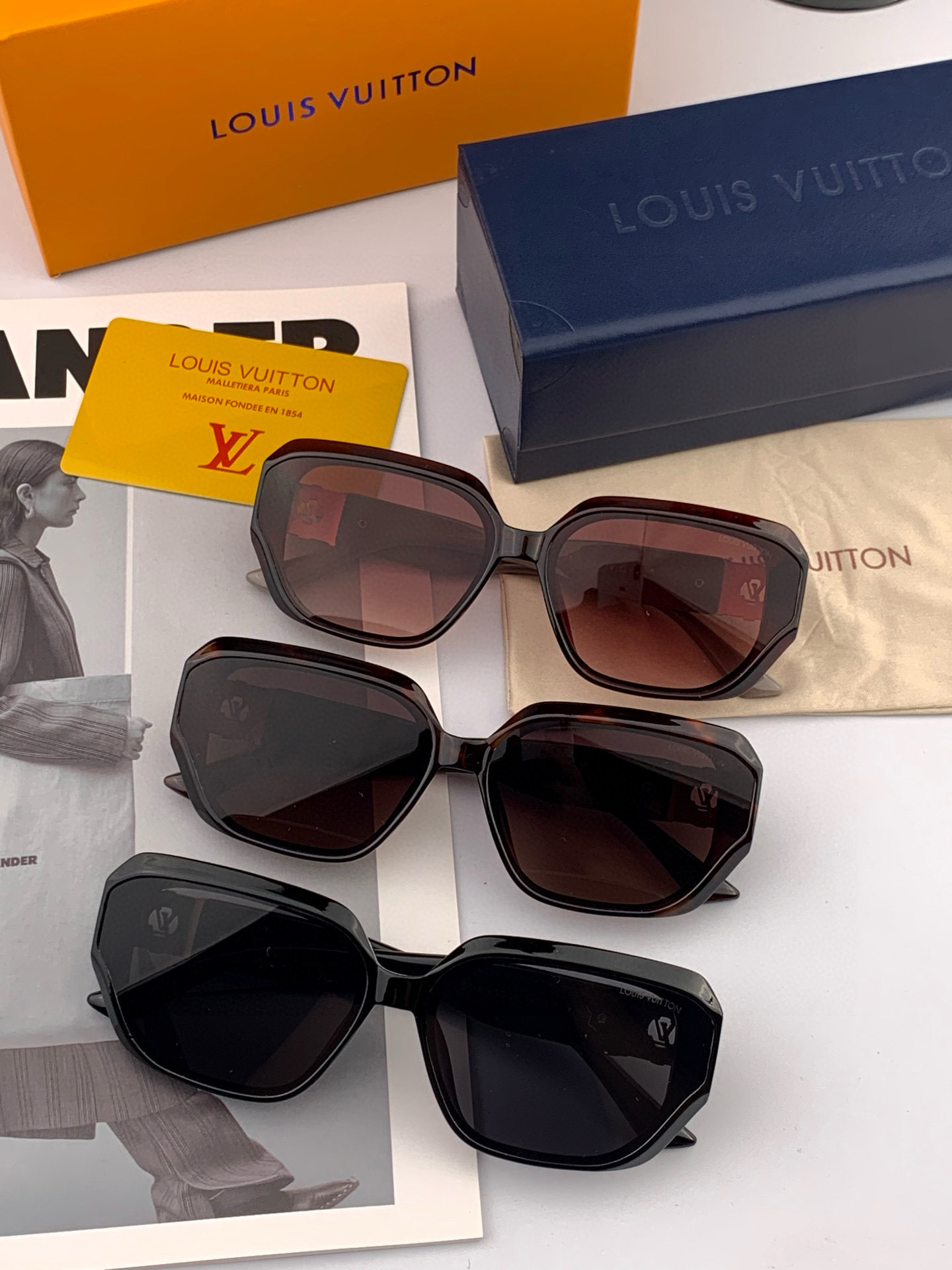 LV 2025年开春新款 潮流爆款 时尚方框太阳镜 高品质 佩戴舒适 网红潮款墨镜 型号L8551