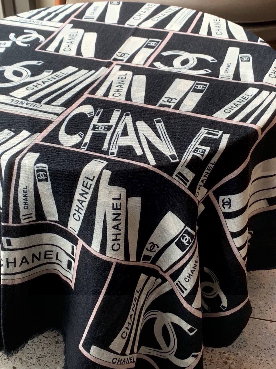 💟上新🌺羊绒披肩🌟长巾！强烈推荐价格超美！实物更美羊绒面料！纹理清晰、细腻可见每一个套色、每一个笔触，都