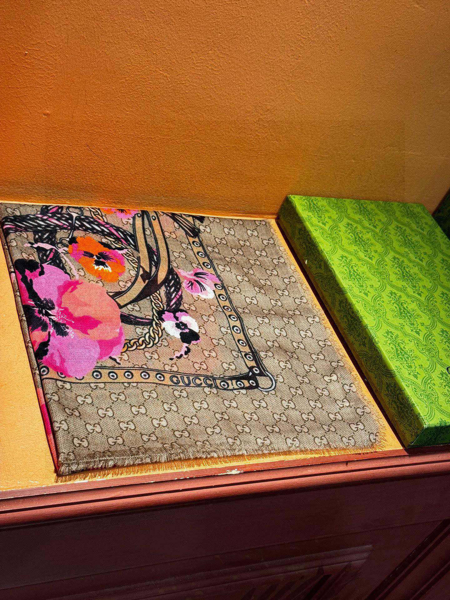 爆款出货 真正的海外原版货——从海外买的正品花了一个月画稿打版，要做咱们就做最好的💯 一花四色每色都把我